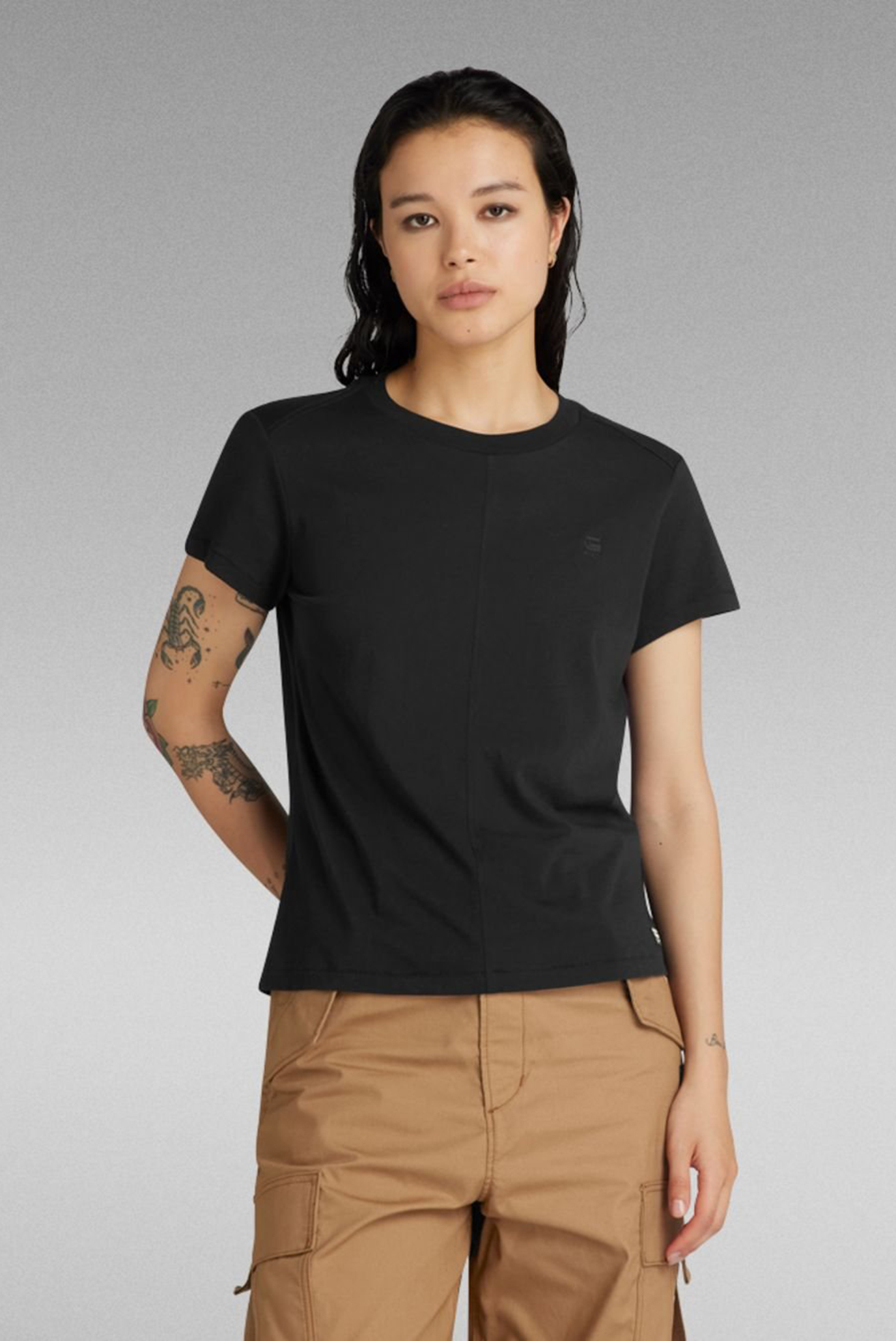 Женская черная футболка Front seam r t 1