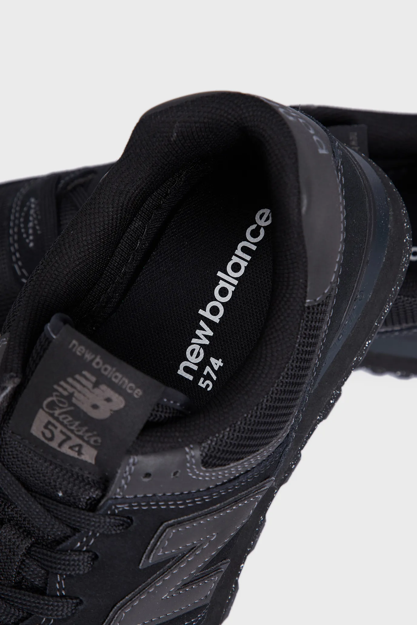 Чоловічі чорні замшеві кросівки 574 2