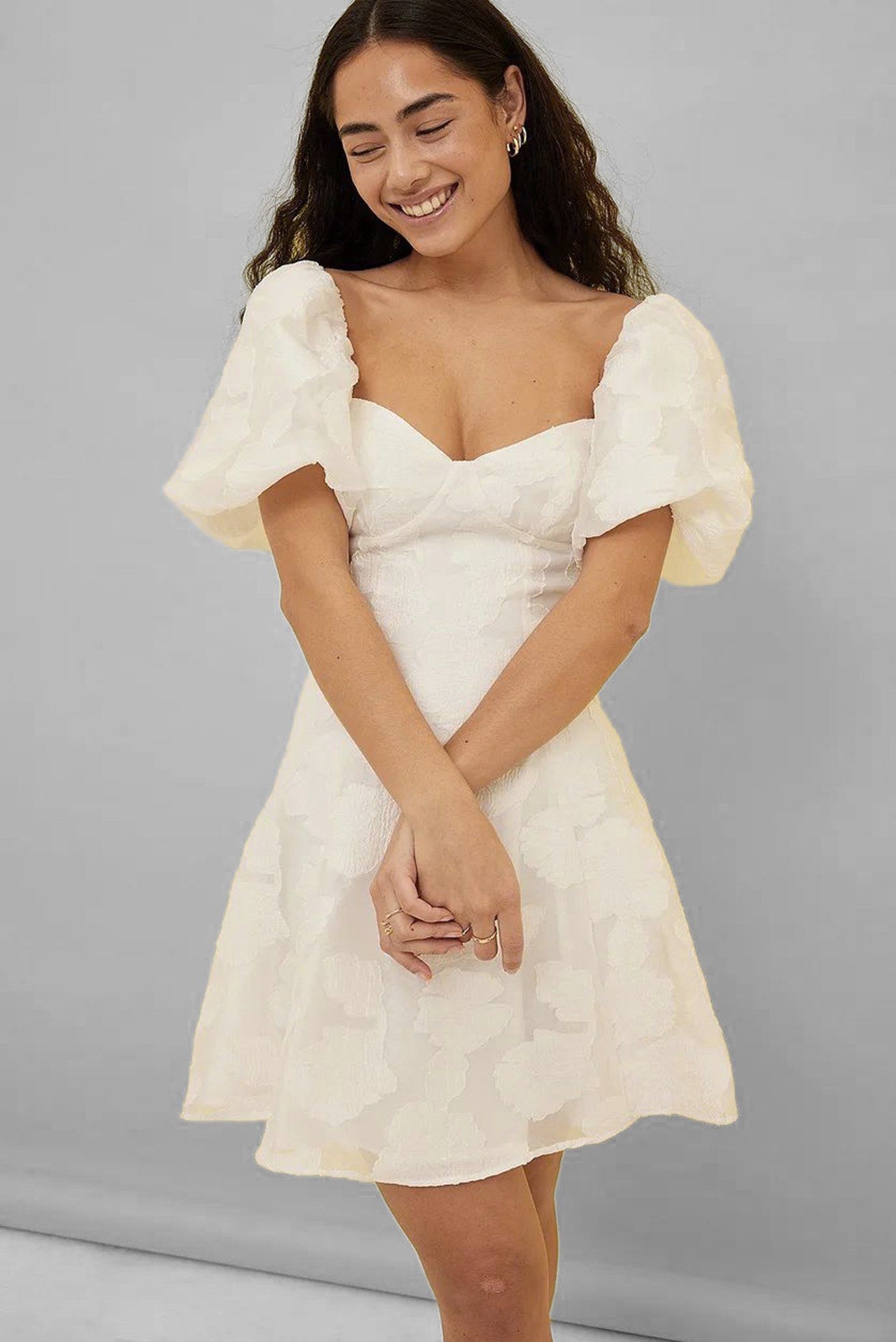Женское белое платье с узором 1