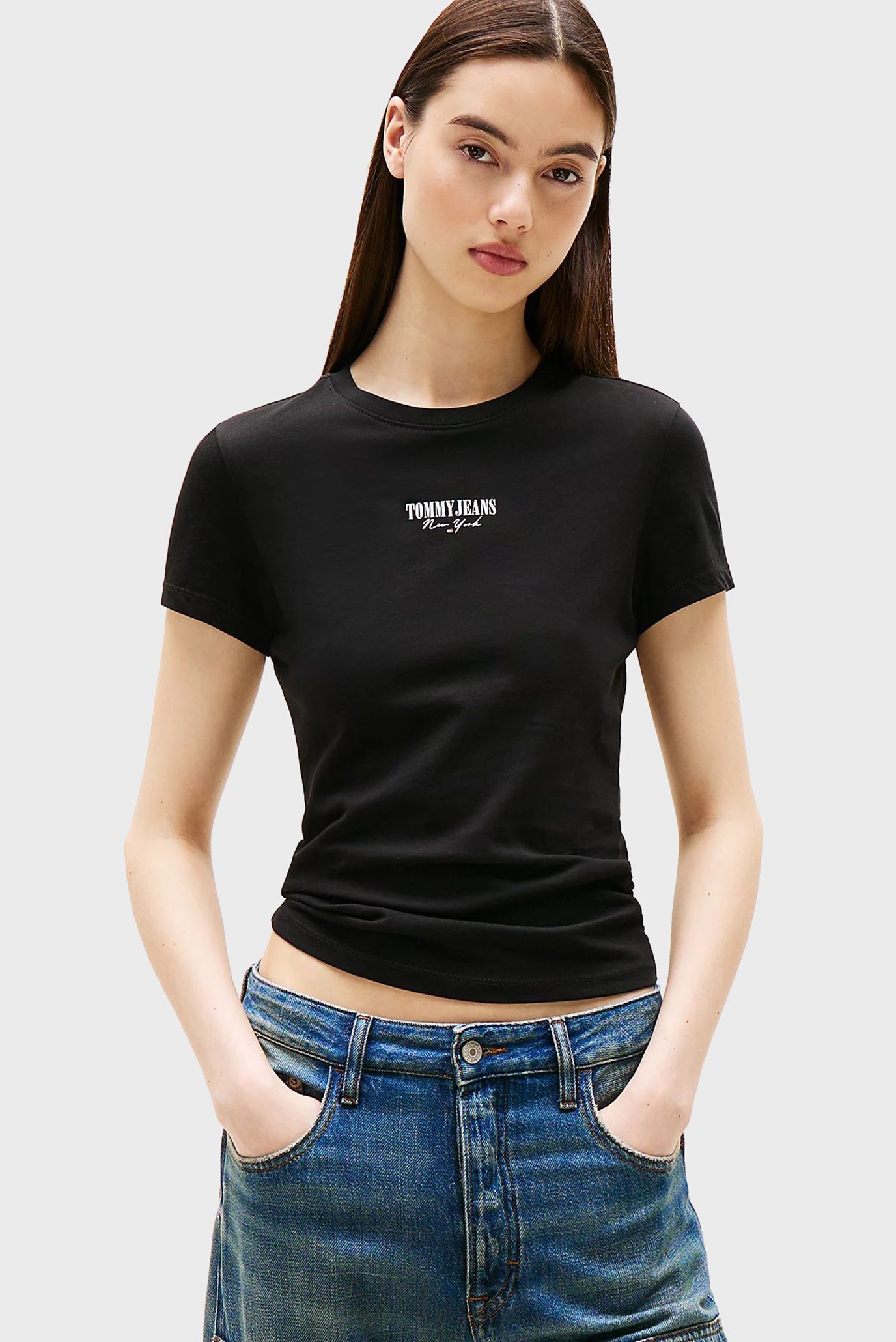Женская черная футболка SLIM ESSENTIAL Черный S Tommy Jeans DW0DW20913 Женская черная футболка SLIM ESSENTIAL Черный S Tommy Jeans DW0DW20913