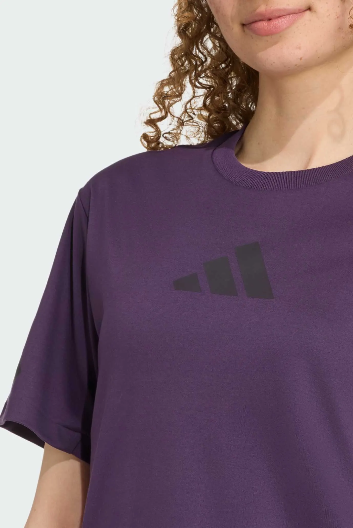 Жіноча фіолетова футболка adidas Z.N.E. 4