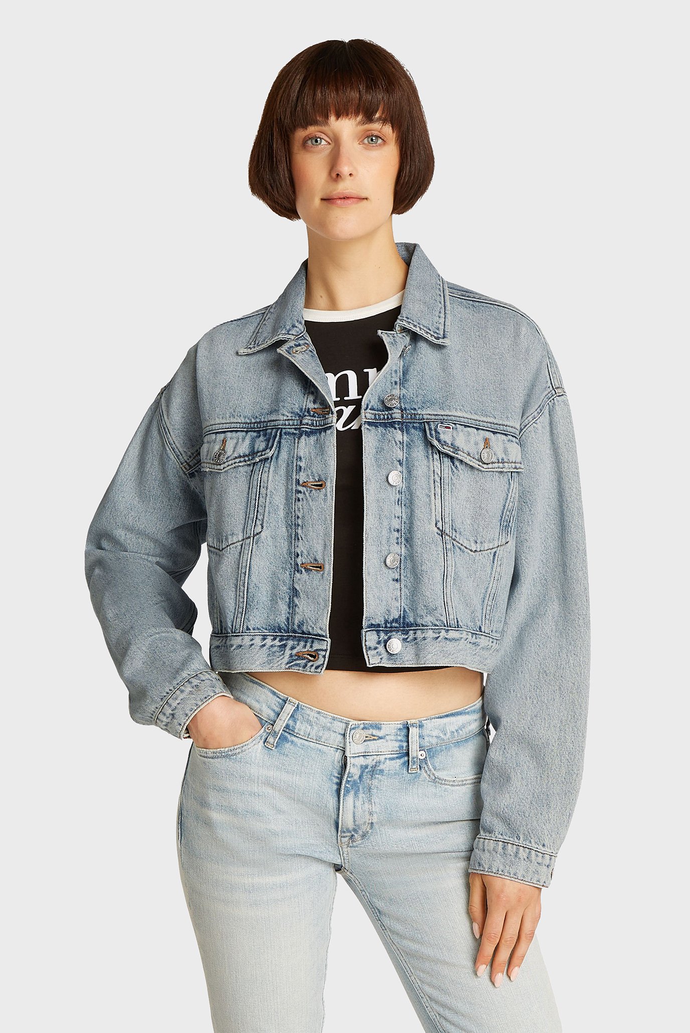 Женская голубая джинсовая куртка CROP TRUCKER Голубой L Tommy Jeans DW0DW21289 Женская голубая джинсовая куртка CROP TRUCKER Голубой L Tommy Jeans DW0DW21289