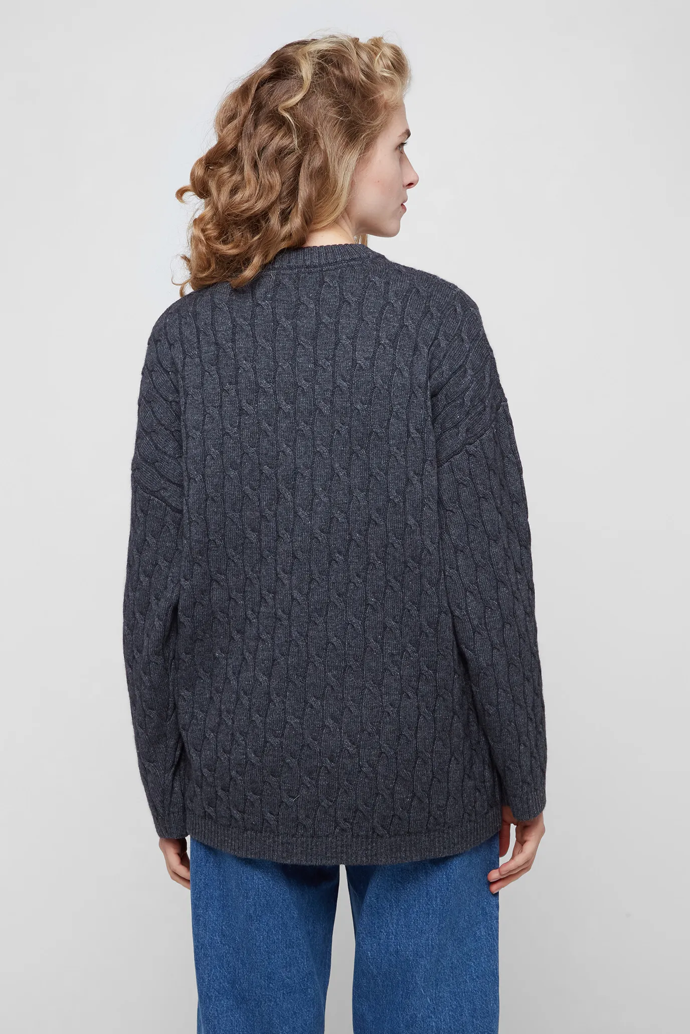 Женский темно-серый свитер 4