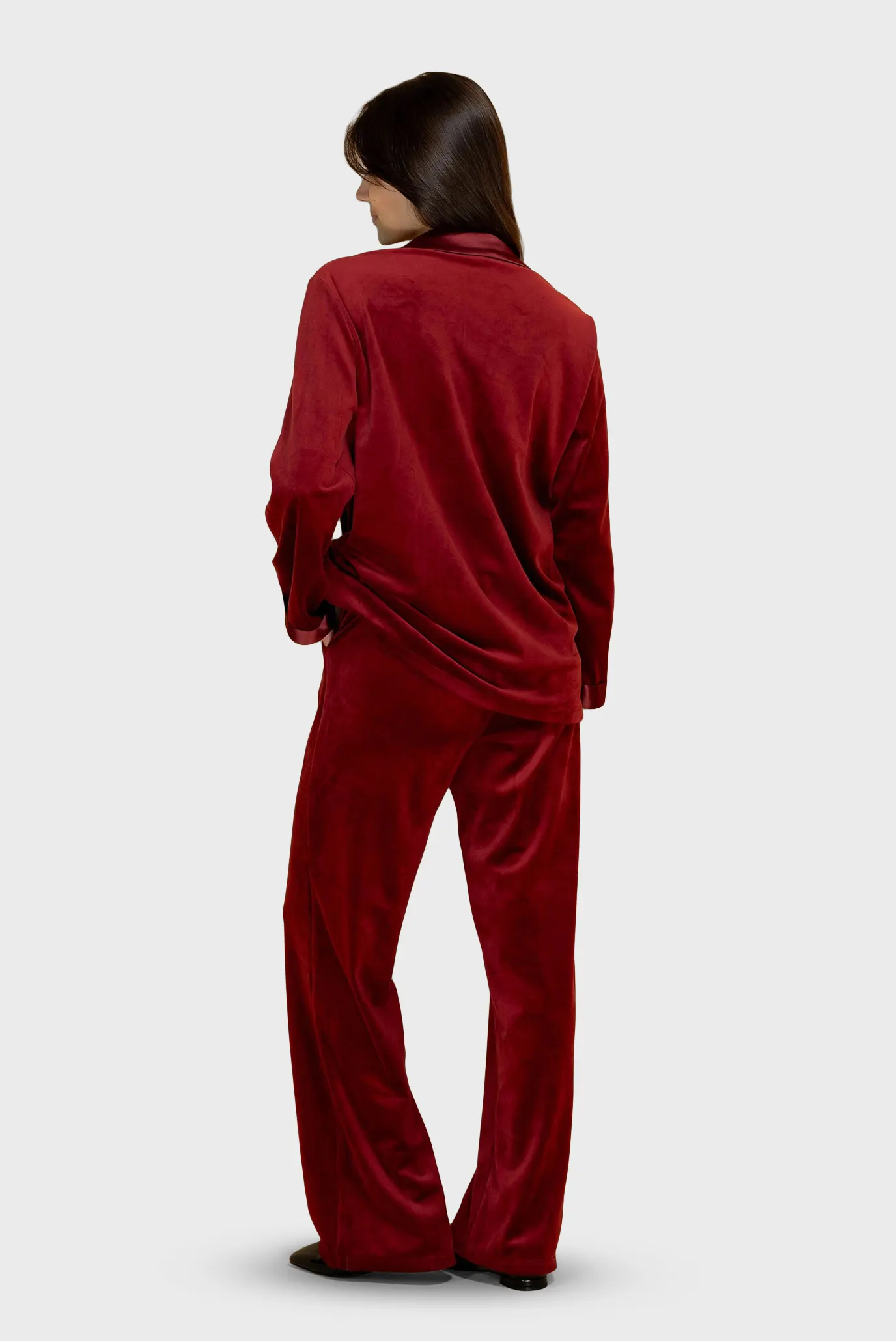 Жіночий бордовий велюровий костюм (сорочка, брюки) 2
