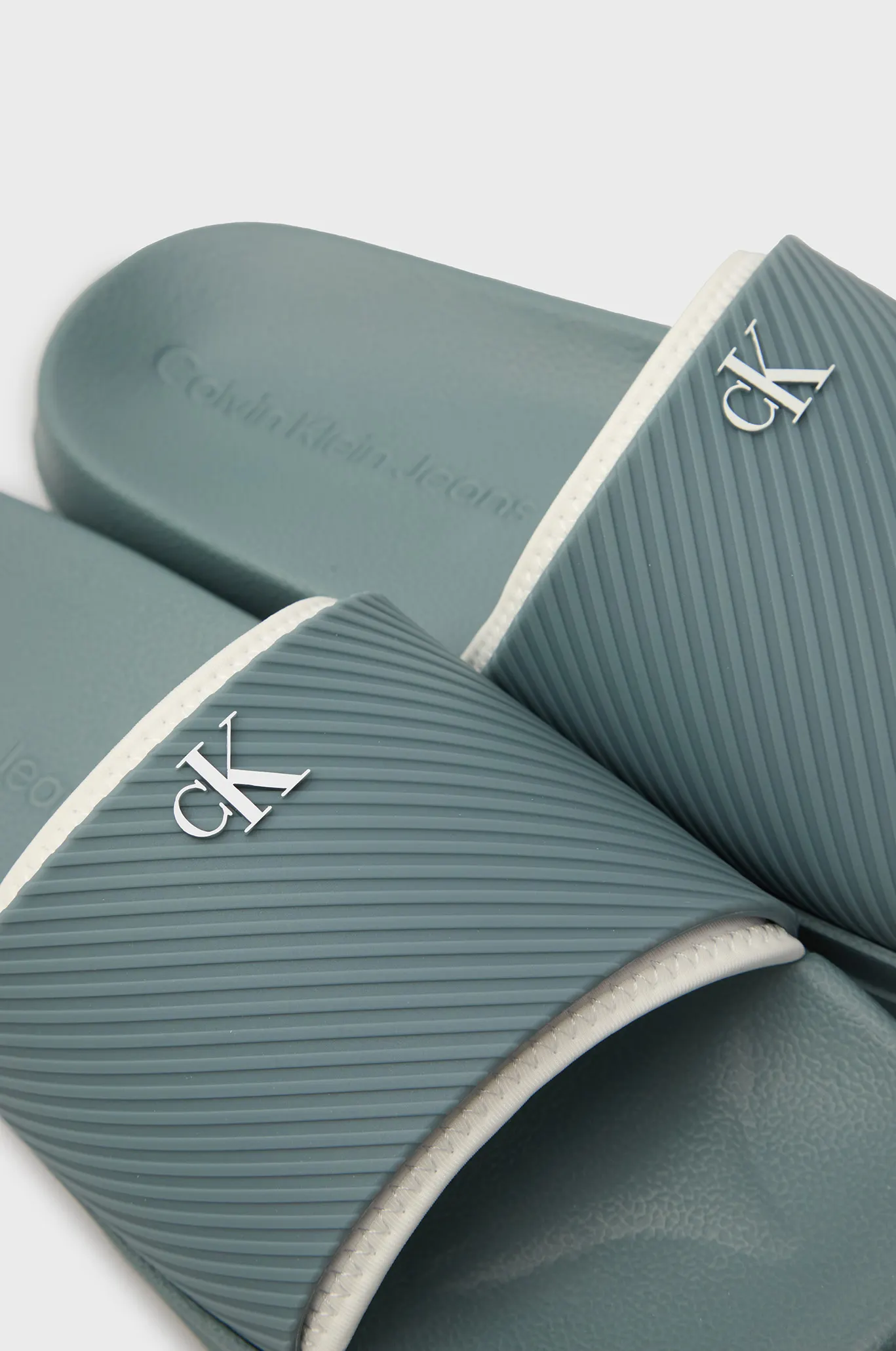 Мужские мятные слайдеры 2