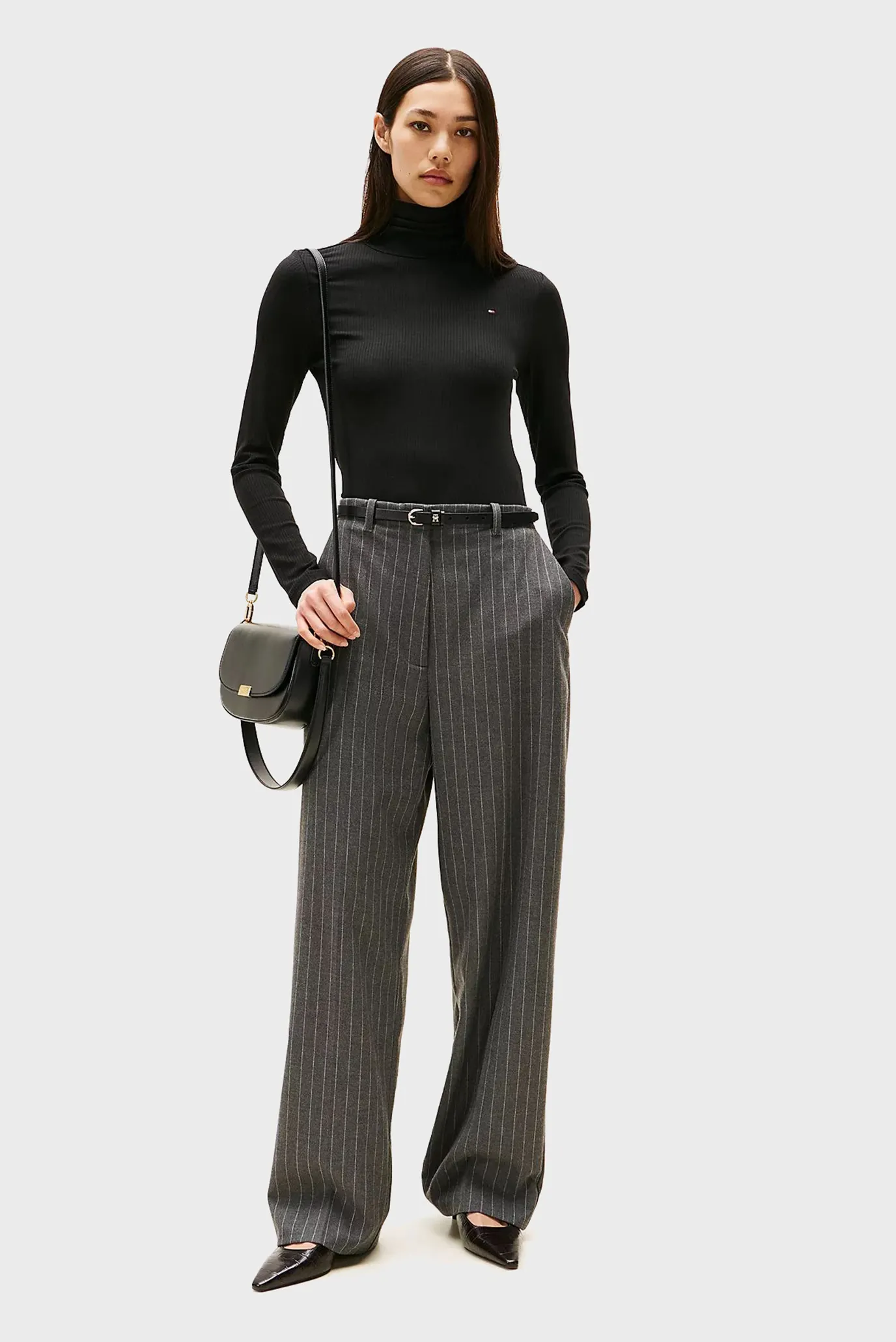 Жіночий чорний гольф SLIM 5X2 RIB ROLL-NK 2