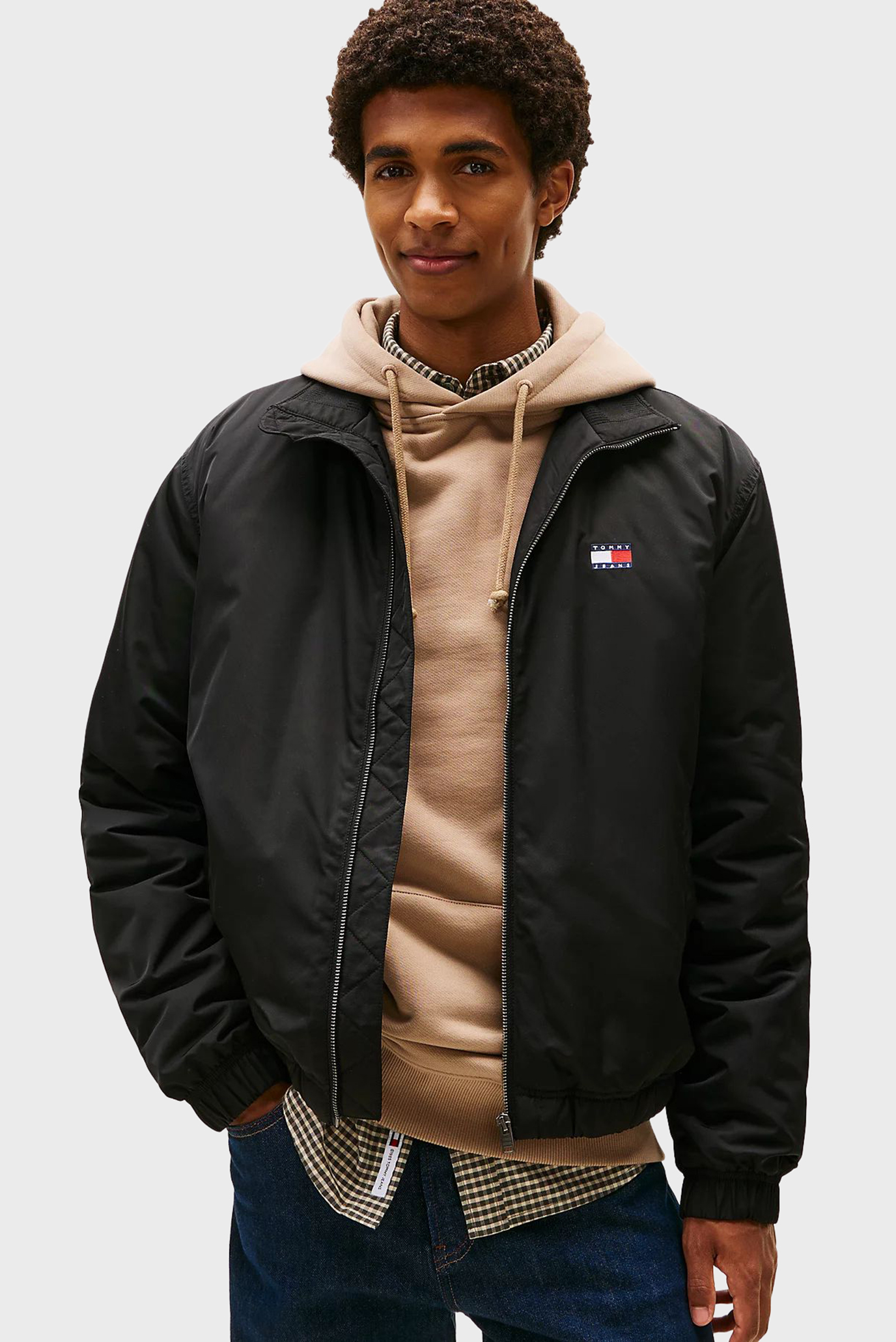 Мужская черная ветровка TJM ESSENTIAL PADDED Черный M Tommy Jeans DM0DM21936 Мужская черная ветровка TJM ESSENTIAL PADDED Черный M Tommy Jeans DM0DM21936