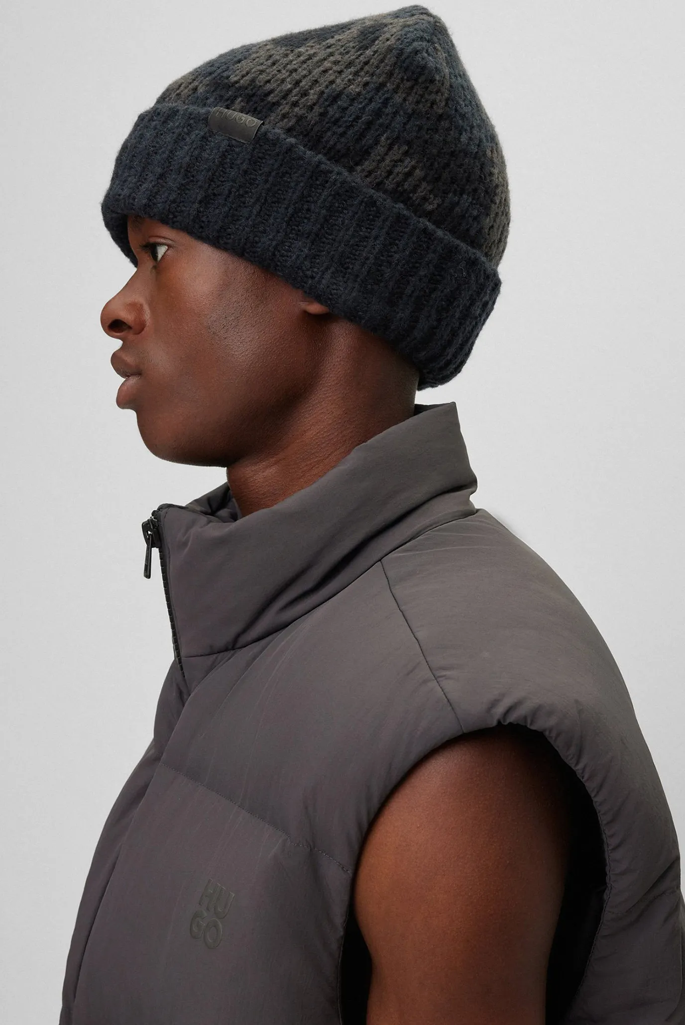 Чоловіча темно-сіра вовняна шапка з візерунком 2