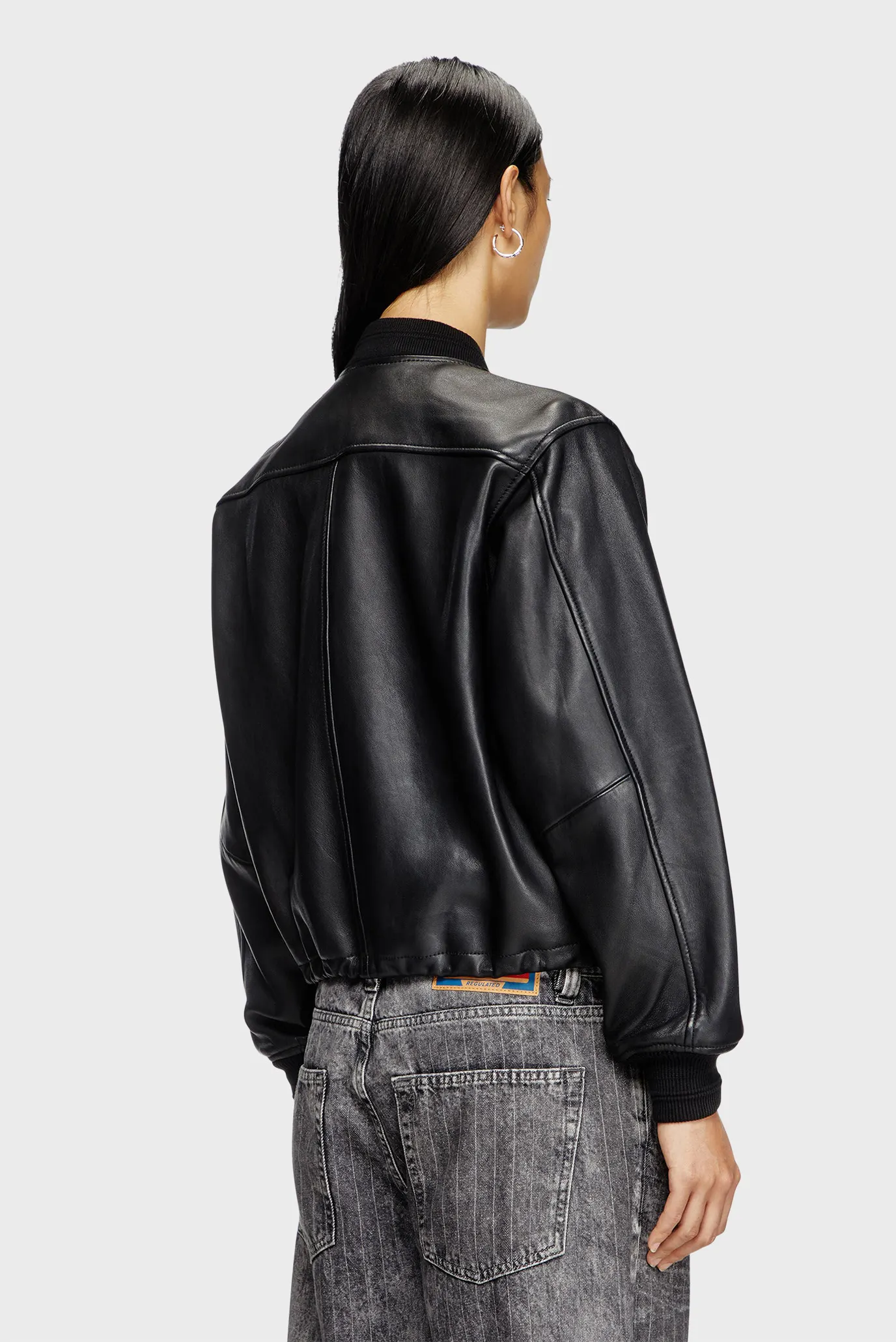 Жіночий чорний шкіряний бомбер L-ILYAN 3