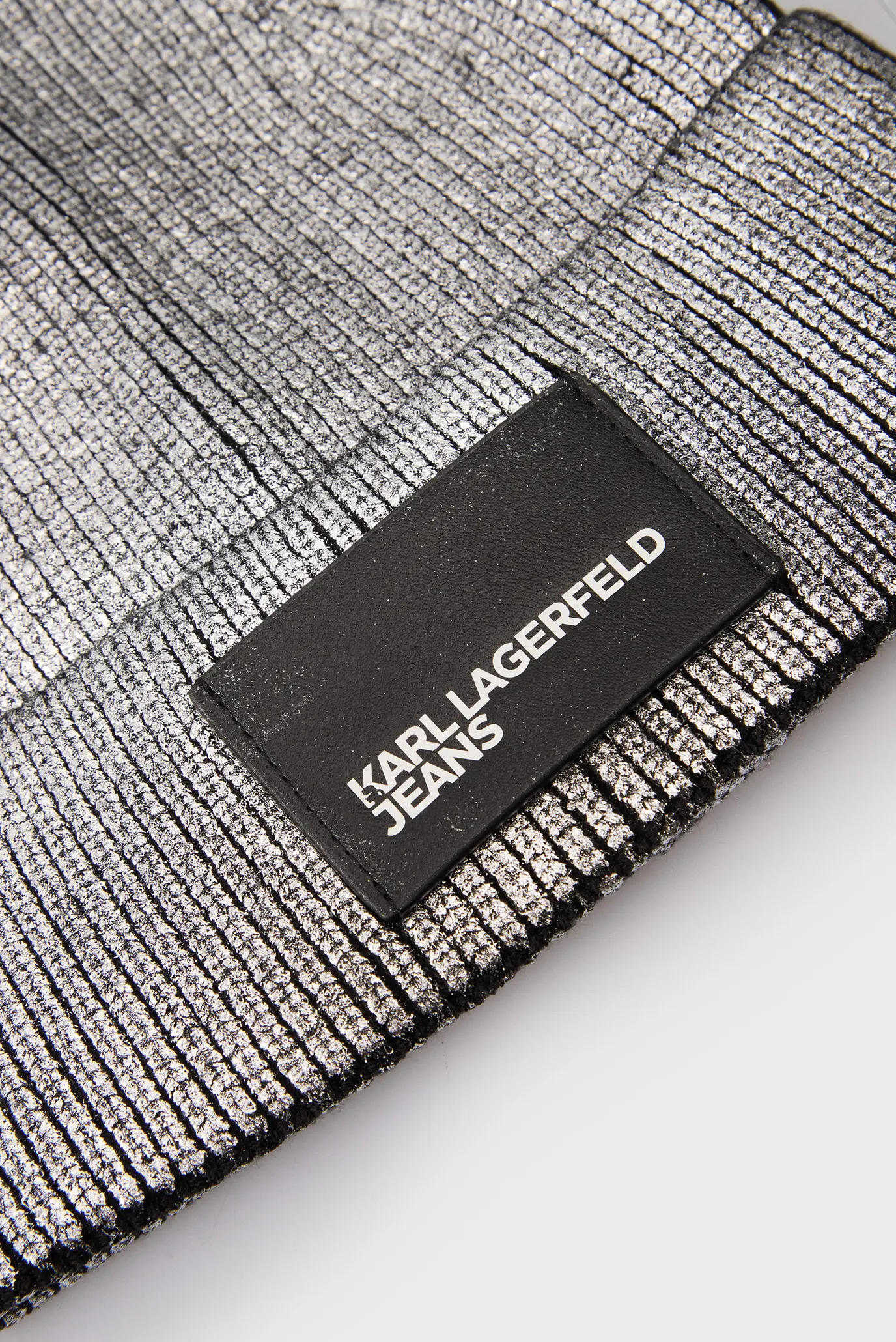 Жіноча срібляста шапка COATED 4