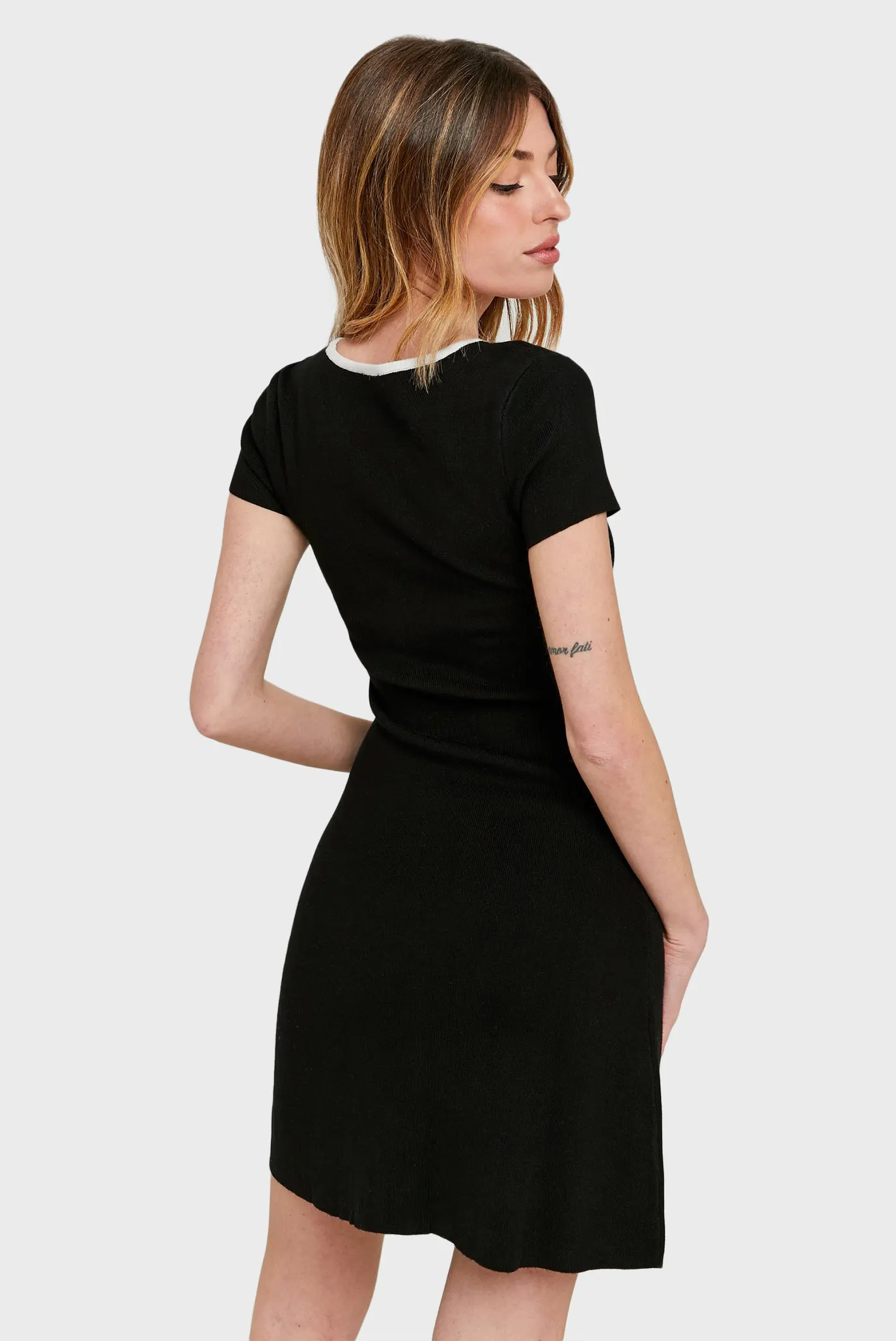 Жіноча чорна сукня 2