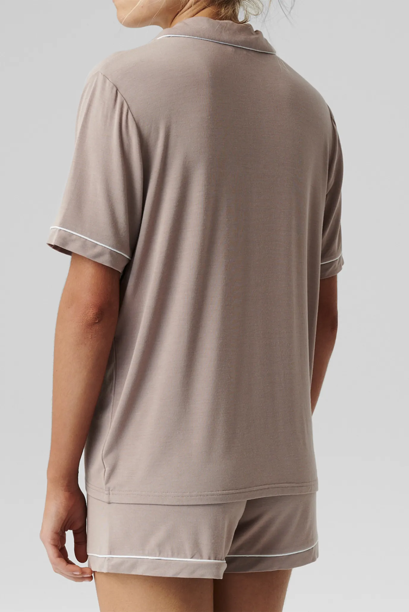 Жіноча бежева піжама (сорочка, шорти) 2