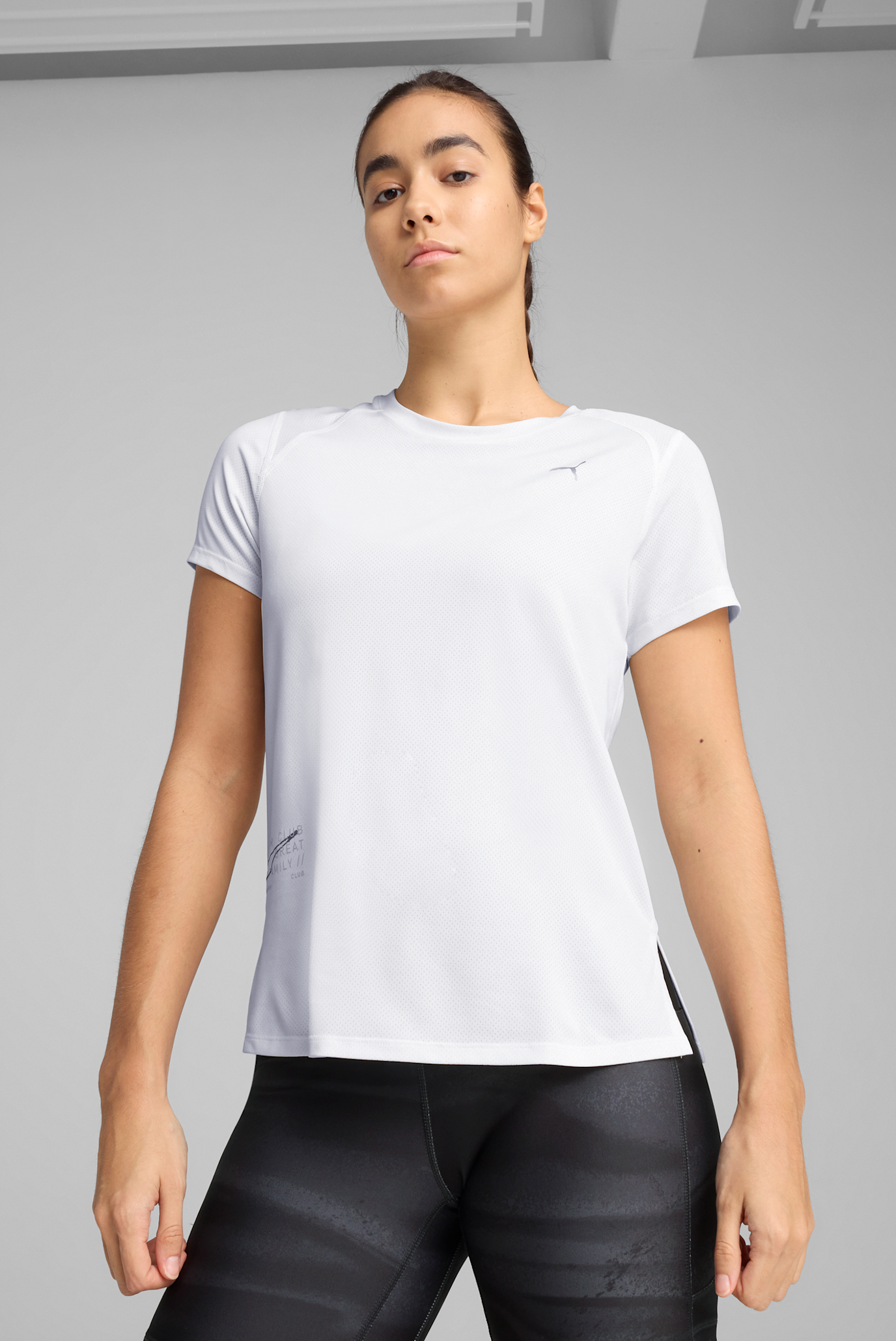 Женская белая футболка RUN GRAPHIC Mesh Tee Women 1