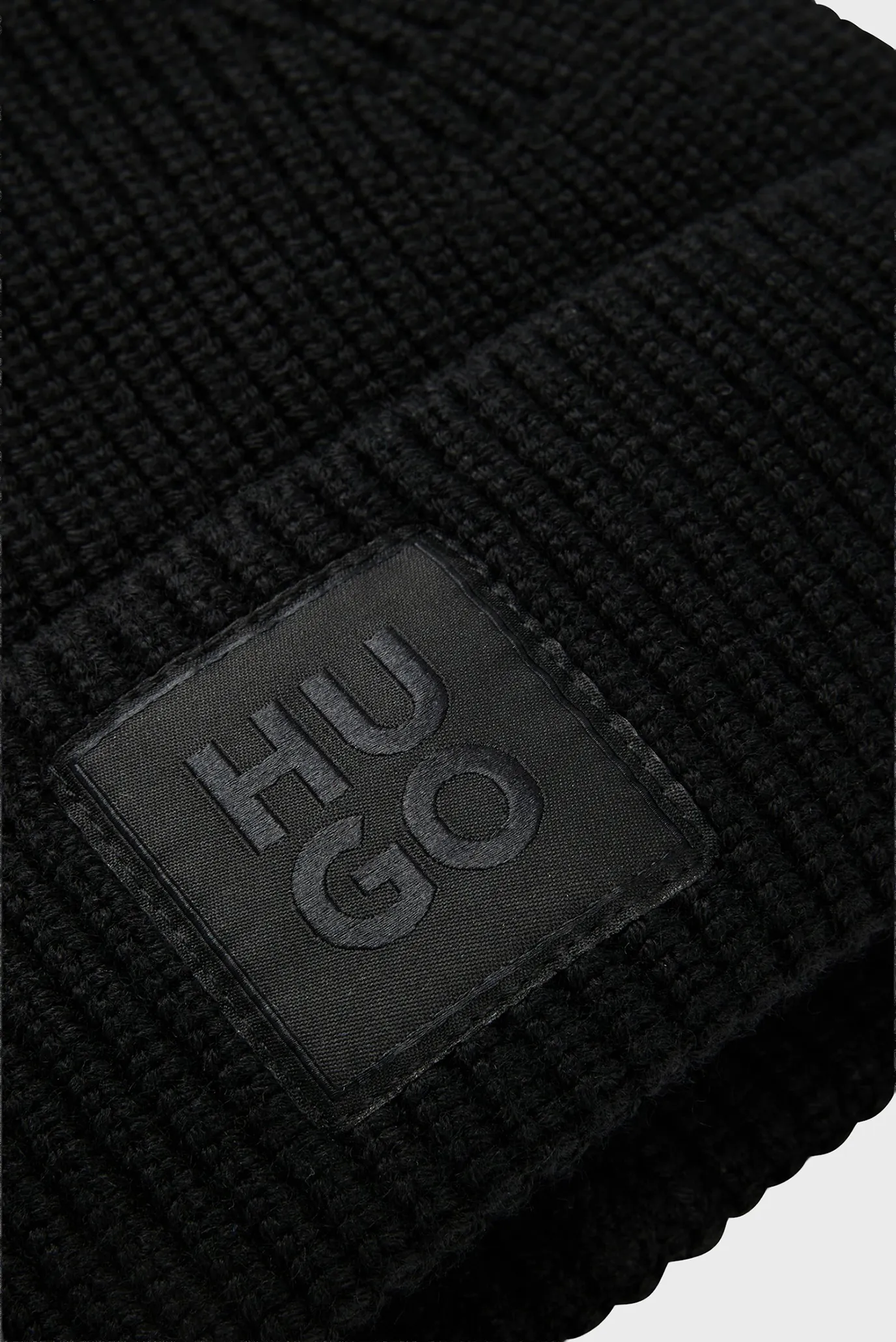 Жіноча чорна вовняна шапка 3