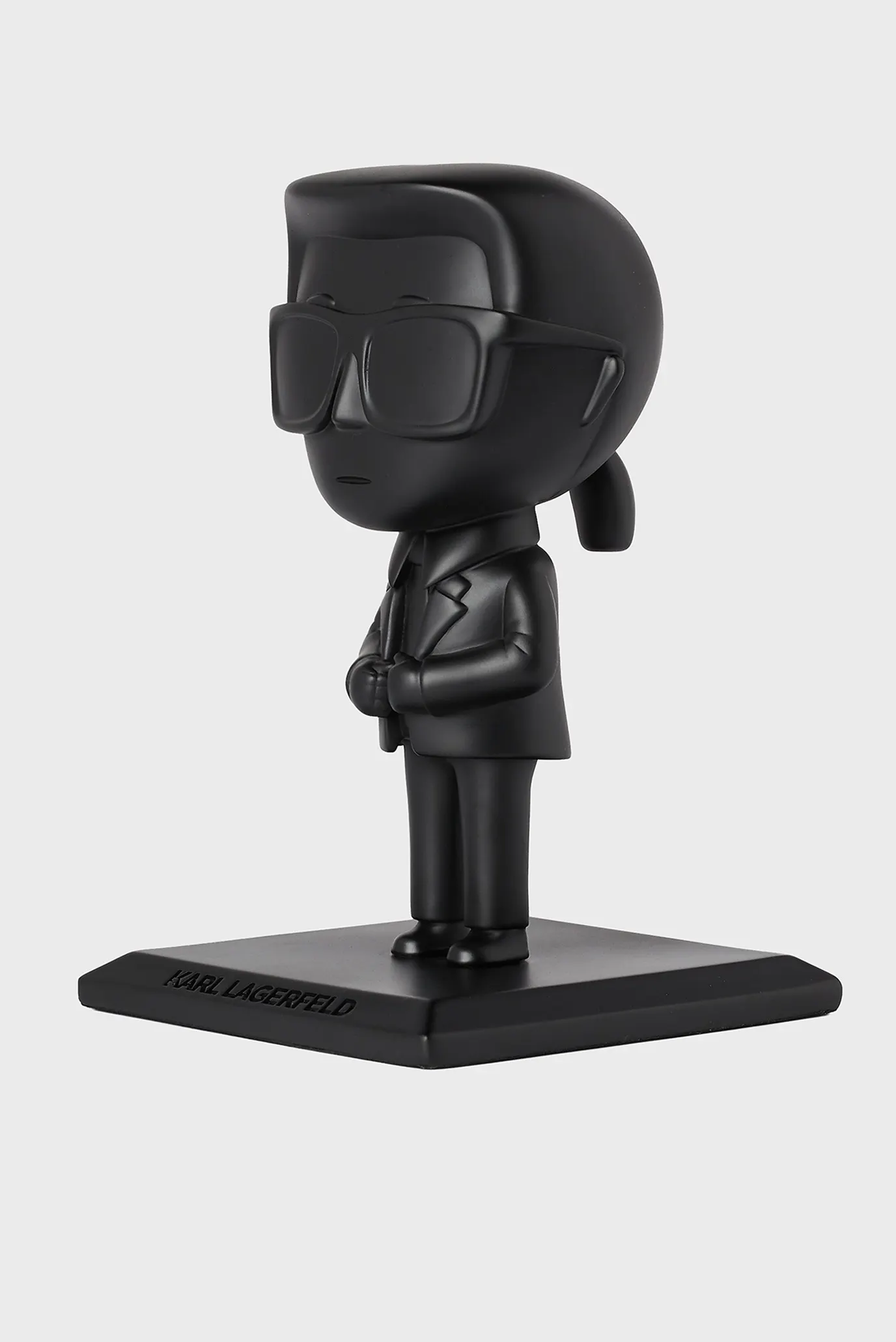 Чорна статуетка IKONIK 2.0 KARL 4