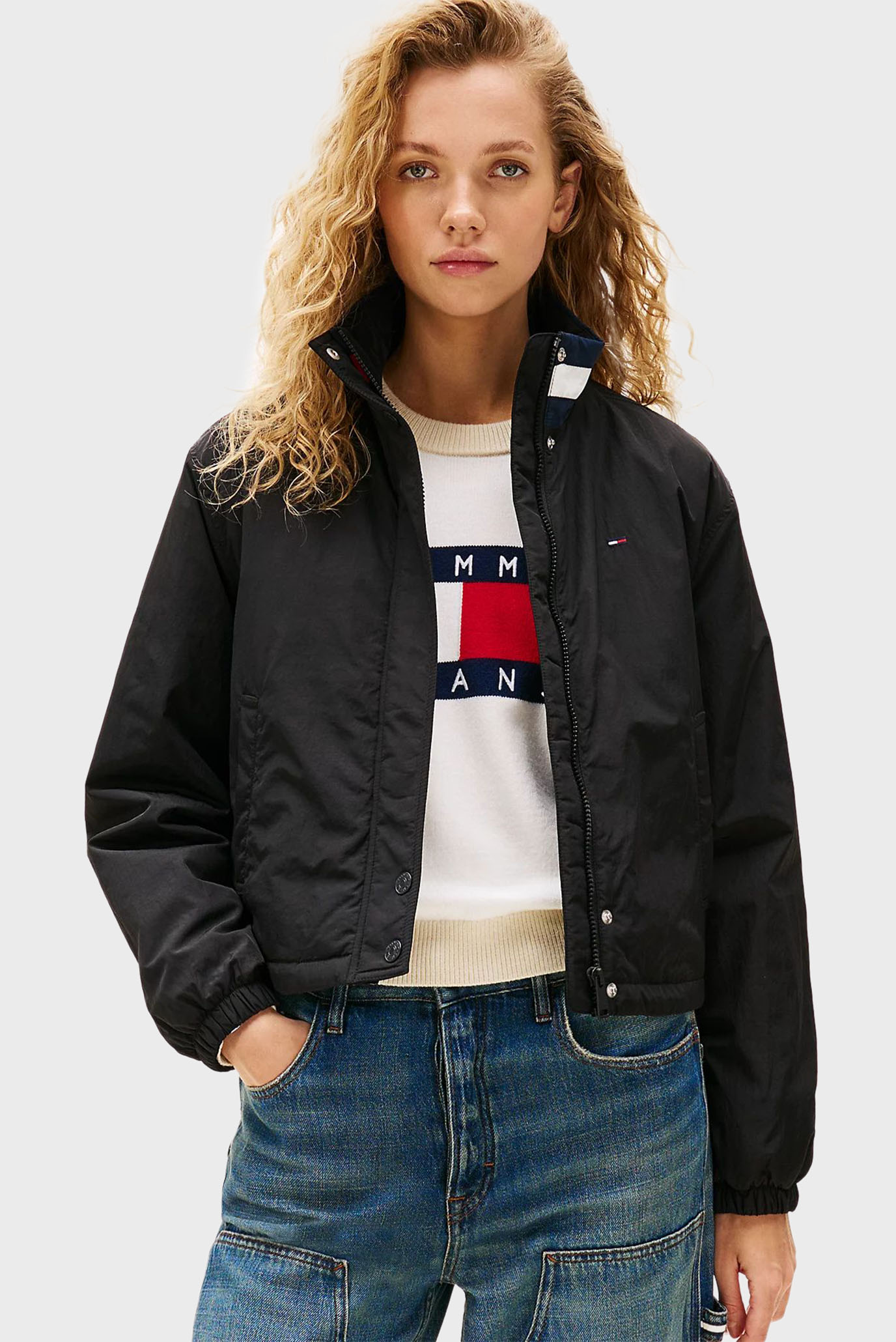 Женская черная куртка ESSENTIAL PADDED FLAG Черный S Tommy Jeans DW0DW21436 Женская черная куртка ESSENTIAL PADDED FLAG Черный S Tommy Jeans DW0DW21436