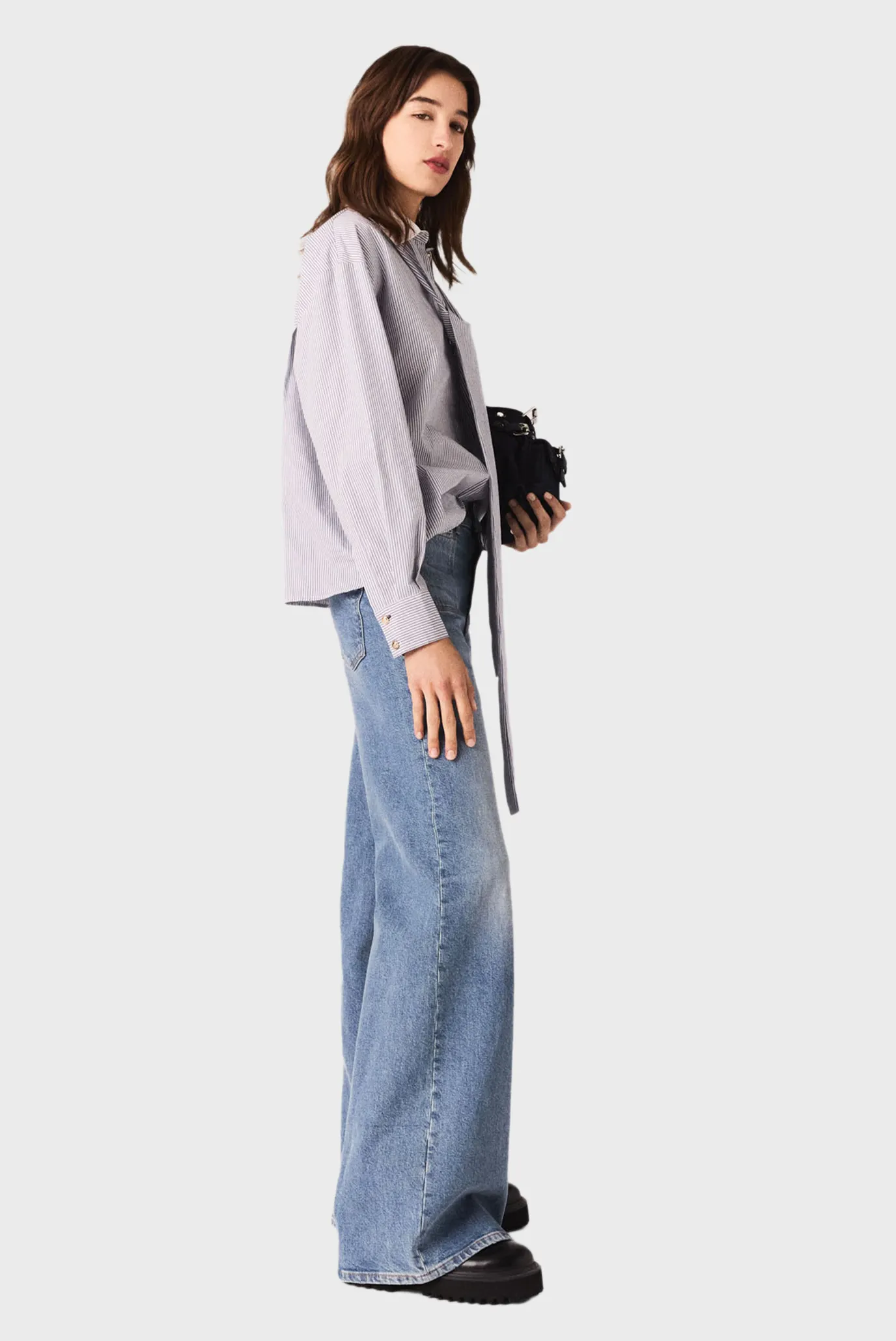 Жіноча блакитна сорочка у смужку 3