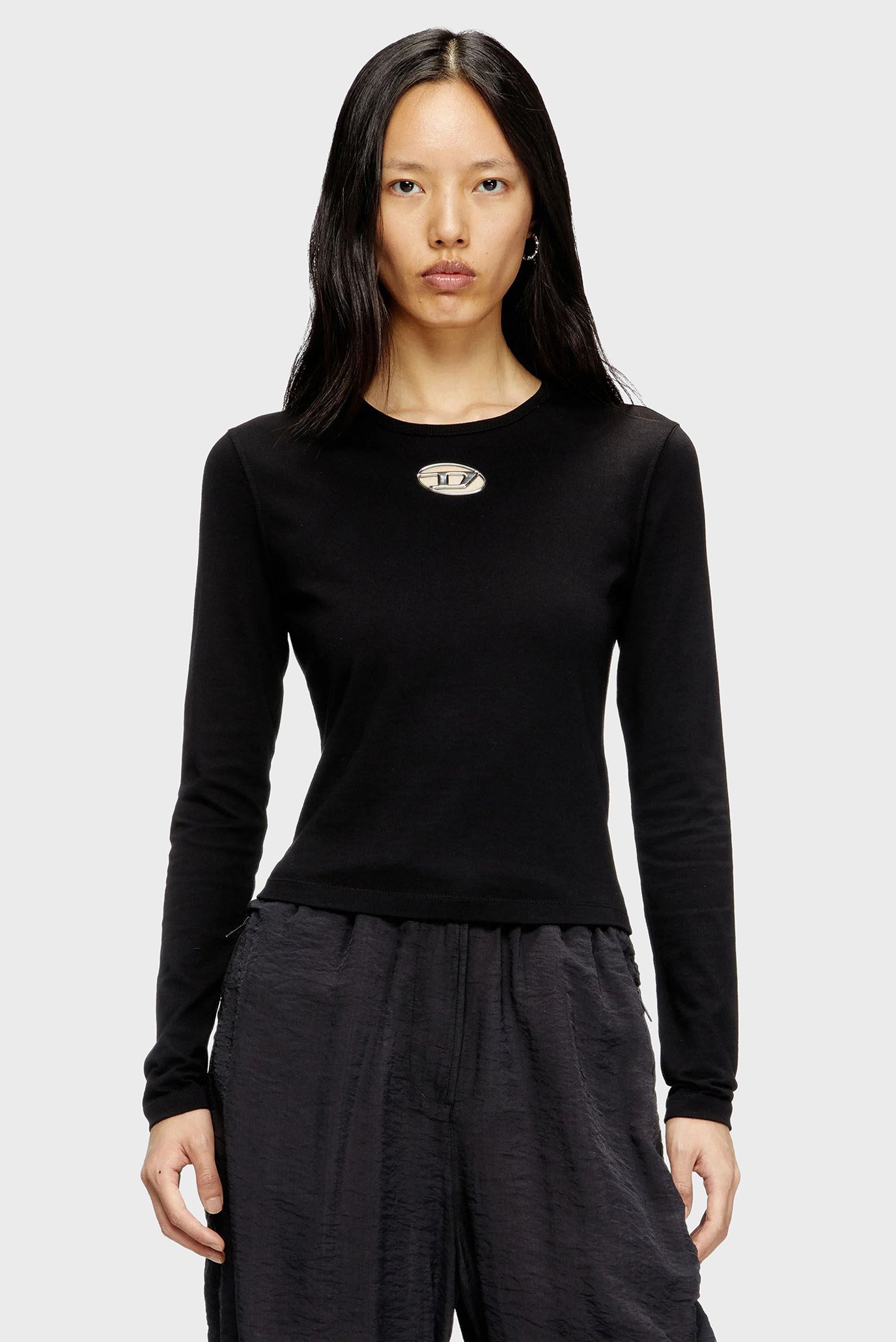 Женский черный лонгслив T-UNCUTIE-LONG-LS-OD Черный XS Diesel A19438 0CLBR Женский черный лонгслив T-UNCUTIE-LONG-LS-OD Черный XS Diesel A19438 0CLBR