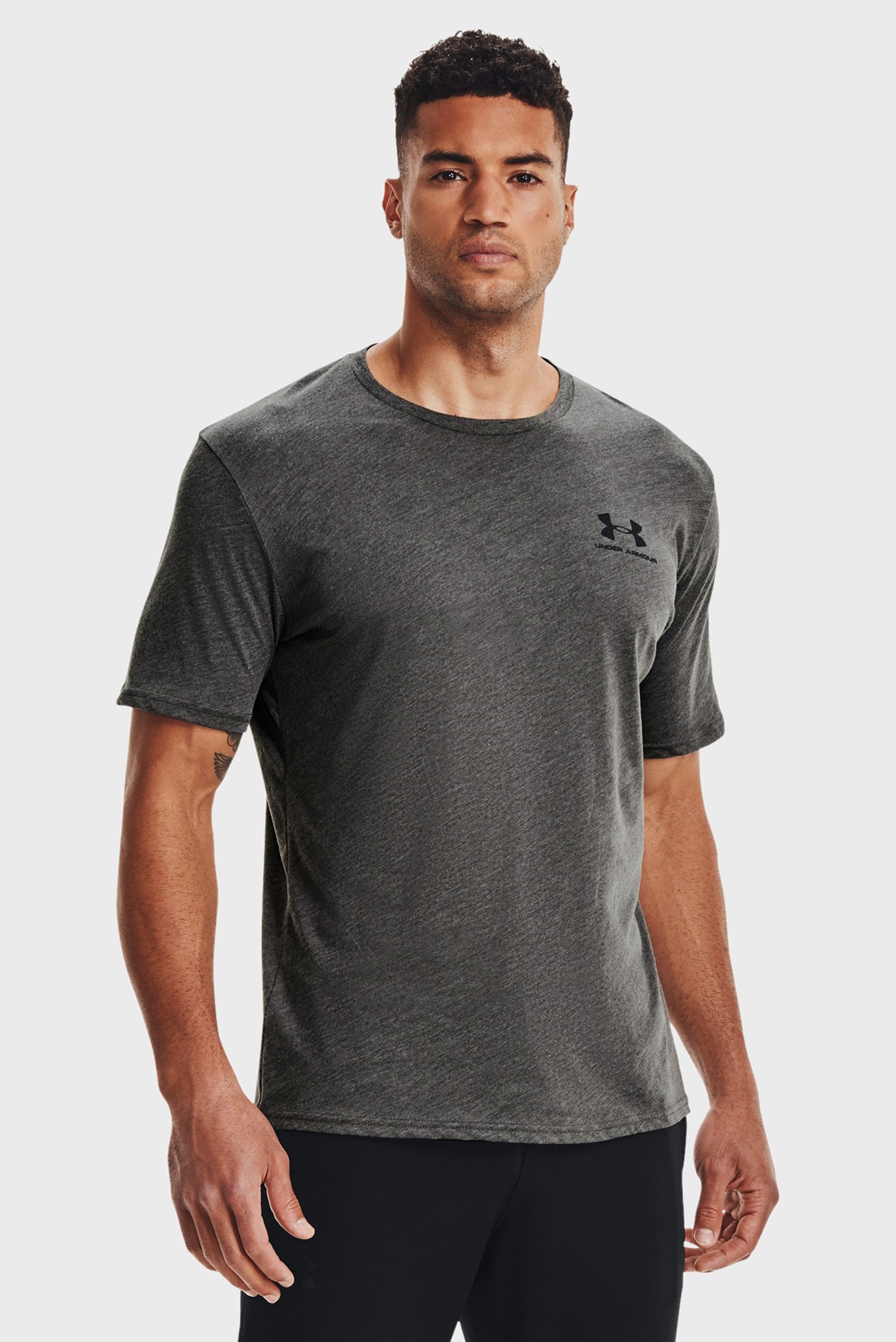Мужская серая футболка SPORTSTYLE LEFT CHEST SS Серый S Under Armour 1326799-019 Мужская серая футболка SPORTSTYLE LEFT CHEST SS Серый S Under Armour 1326799-019
