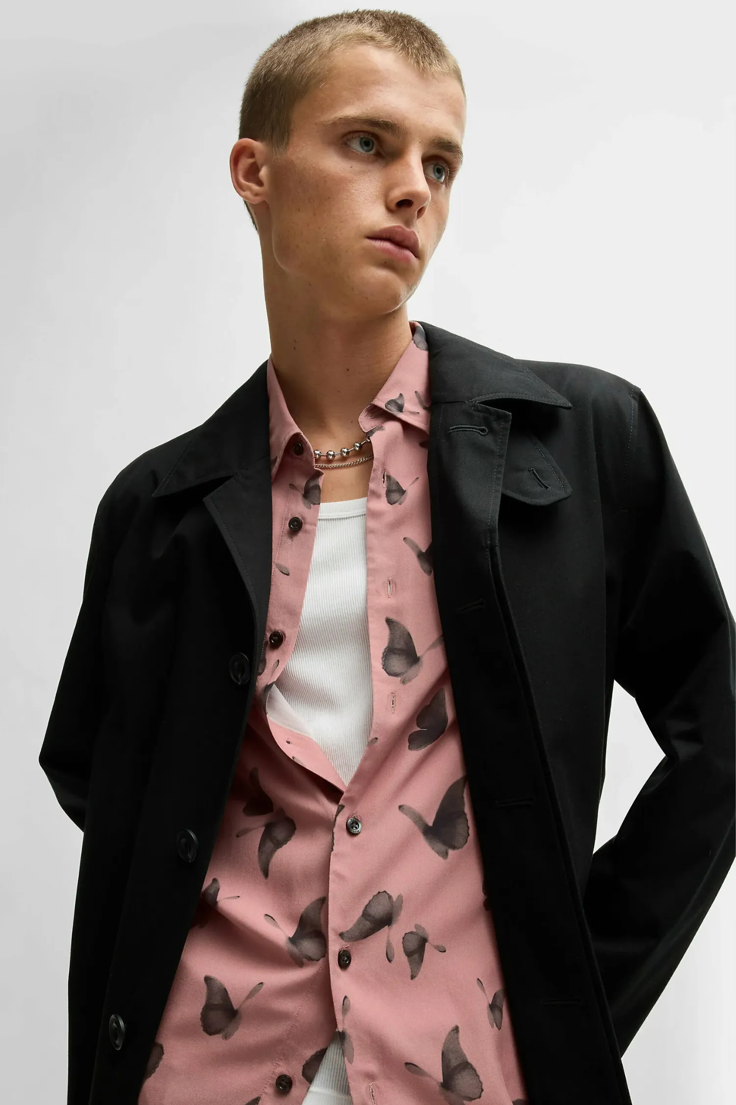 Мужская розовая рубашка с узором 4