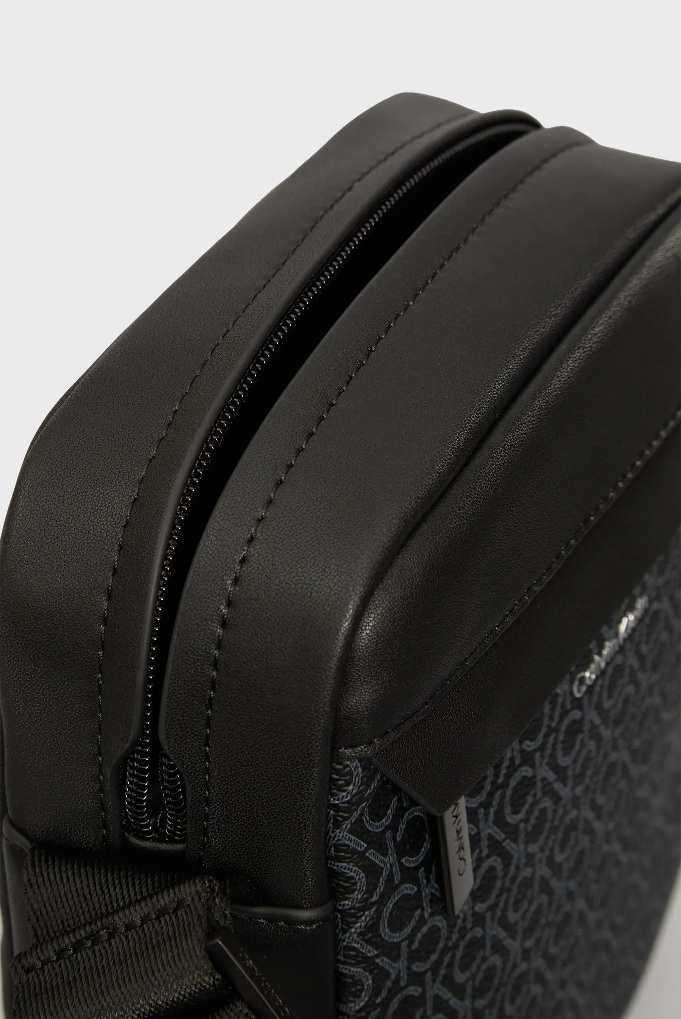 Мужская черная сумка с узором REPORTER 5