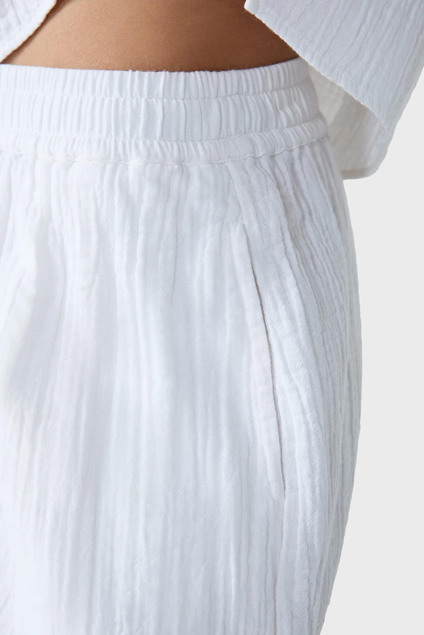 Женские белые шорты FAZIL 4