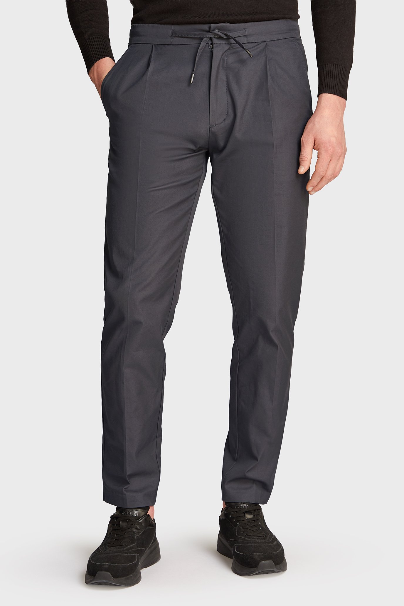 Мужские серые брюки COTTON STRETCH PLEATED Серый 29-32 Calvin Klein K10K113431 Мужские серые брюки COTTON STRETCH PLEATED Серый 29-32 Calvin Klein K10K113431