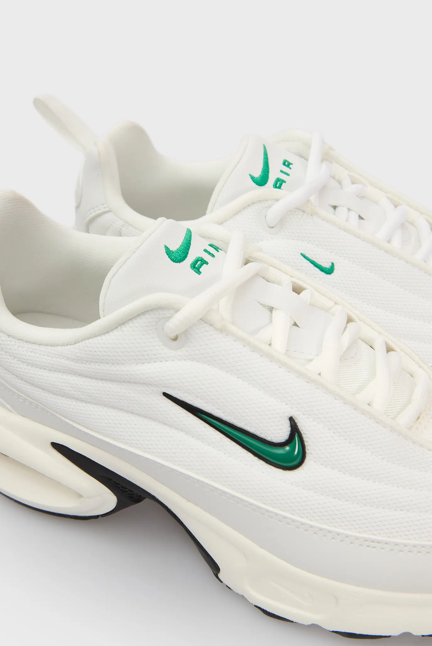 Жіночі білі кросівки W NIKE AIR MAX PORTAL 2