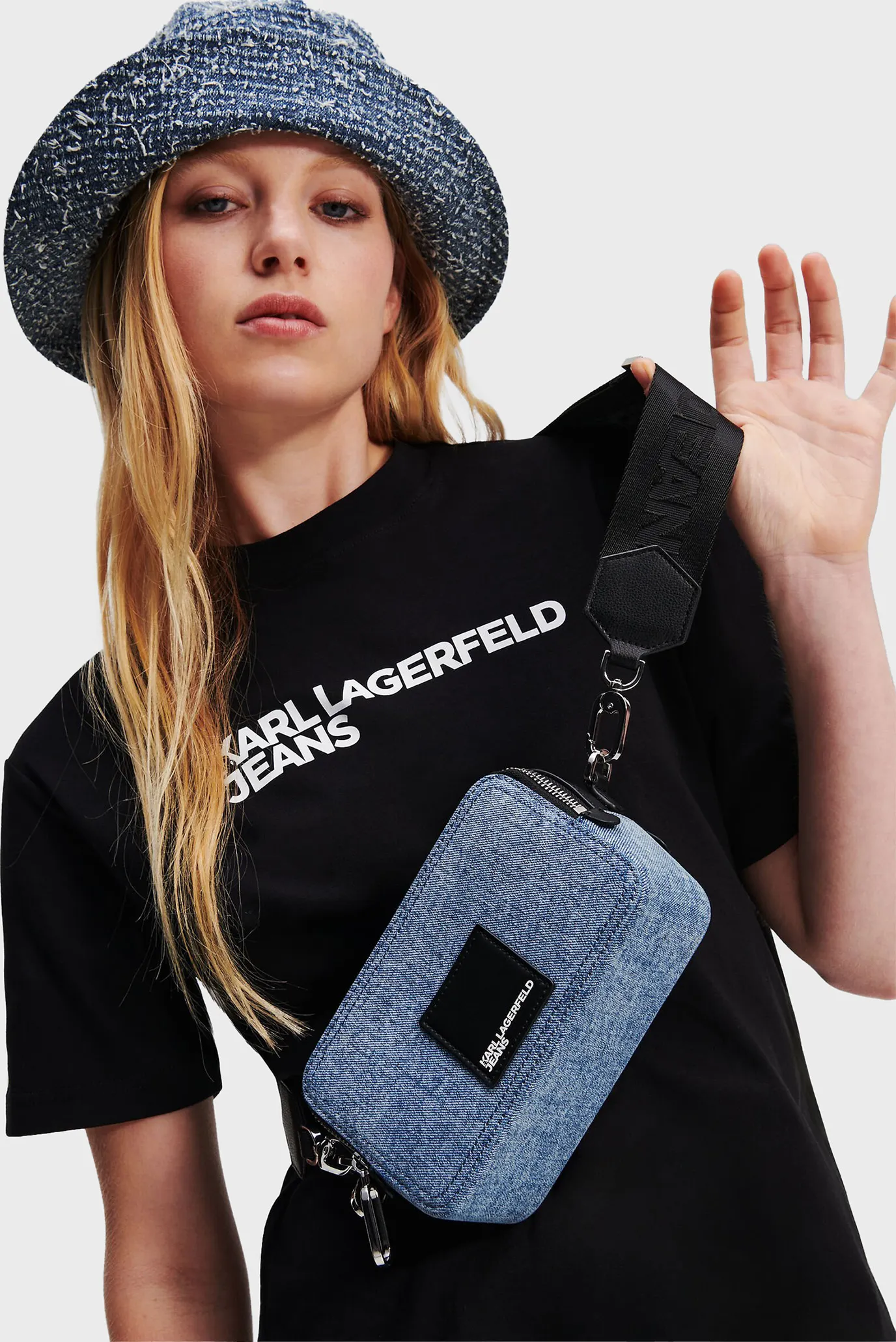 Женская синяя джинсовая сумка BOX LOGO CAMERA BAG Karl Lagerfeld