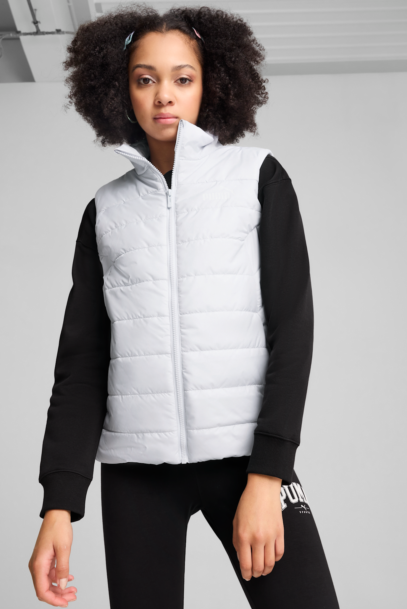 Женский белый жилет ESS Padded Vest Women 1