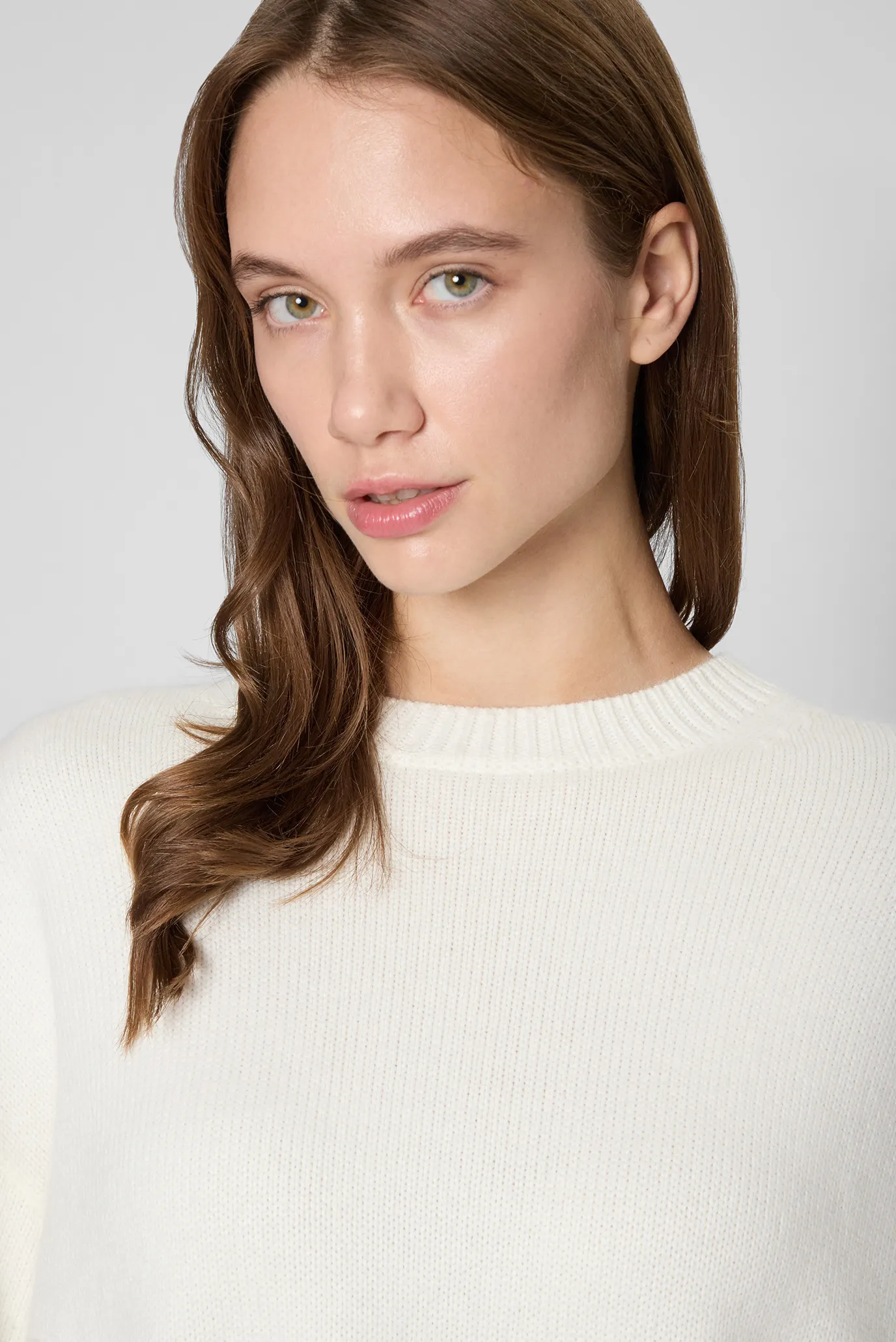 Жіночий білий джемпер 2