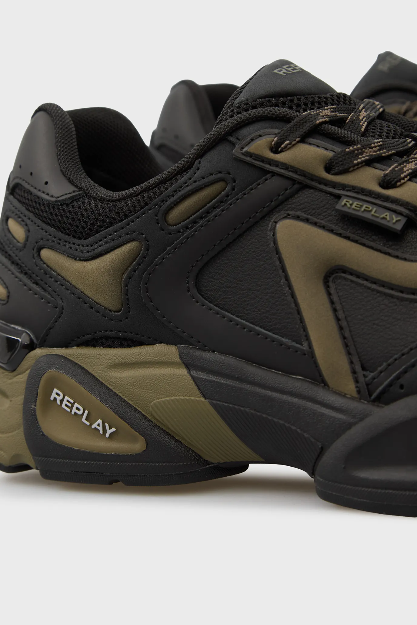 Чоловічі чорні кросівки 2