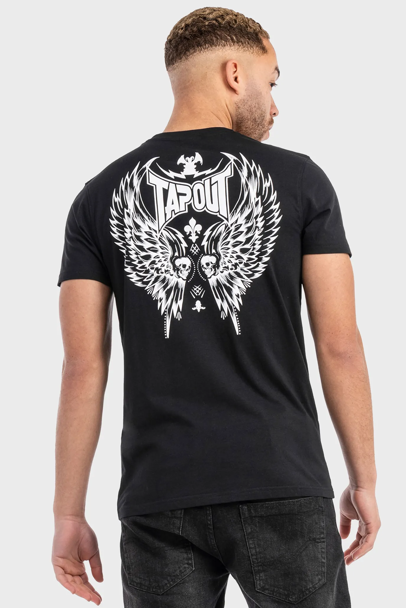 Чоловіча чорна футболка 3