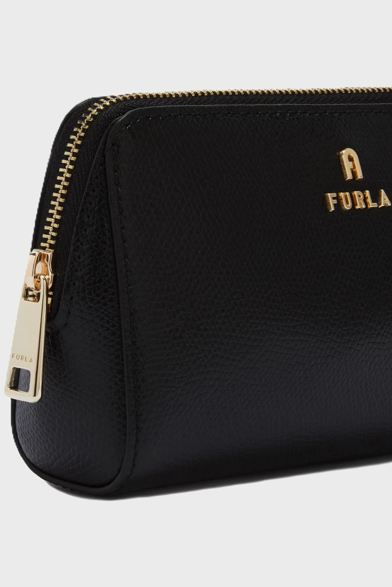 Женская черная косметичка 2