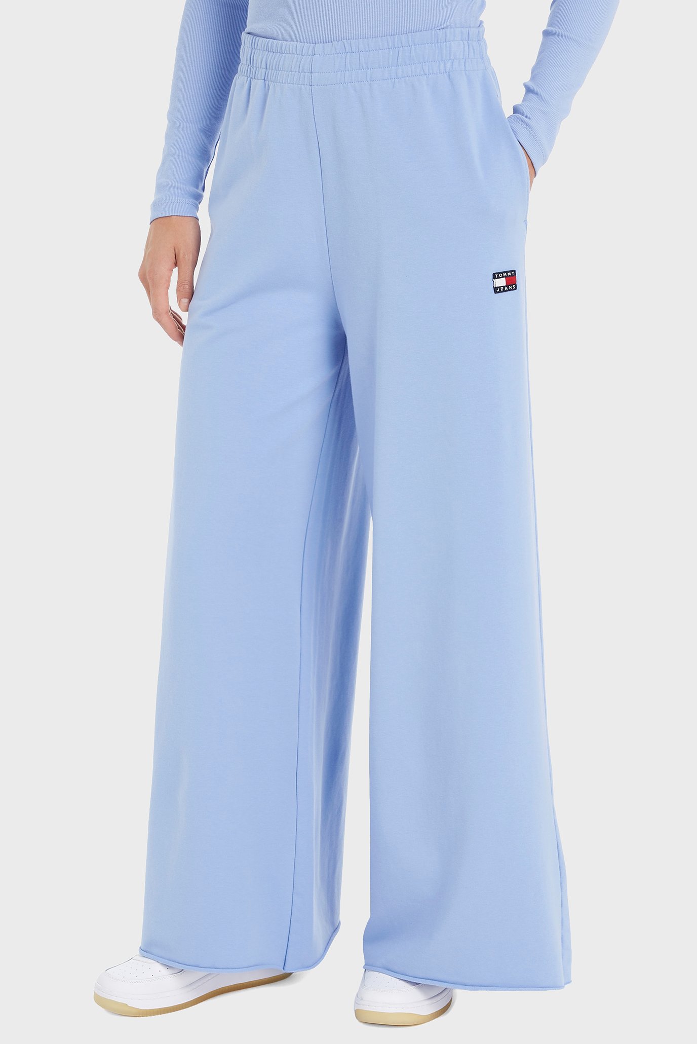 Женские голубые спортивные брюки TJW XS BADGE WIDE LEG SWEATPANT Голубой S Tommy Jeans DW0DW16103 Женские голубые спортивные брюки TJW XS BADGE WIDE LEG SWEATPANT Голубой S Tommy Jeans DW0DW16103