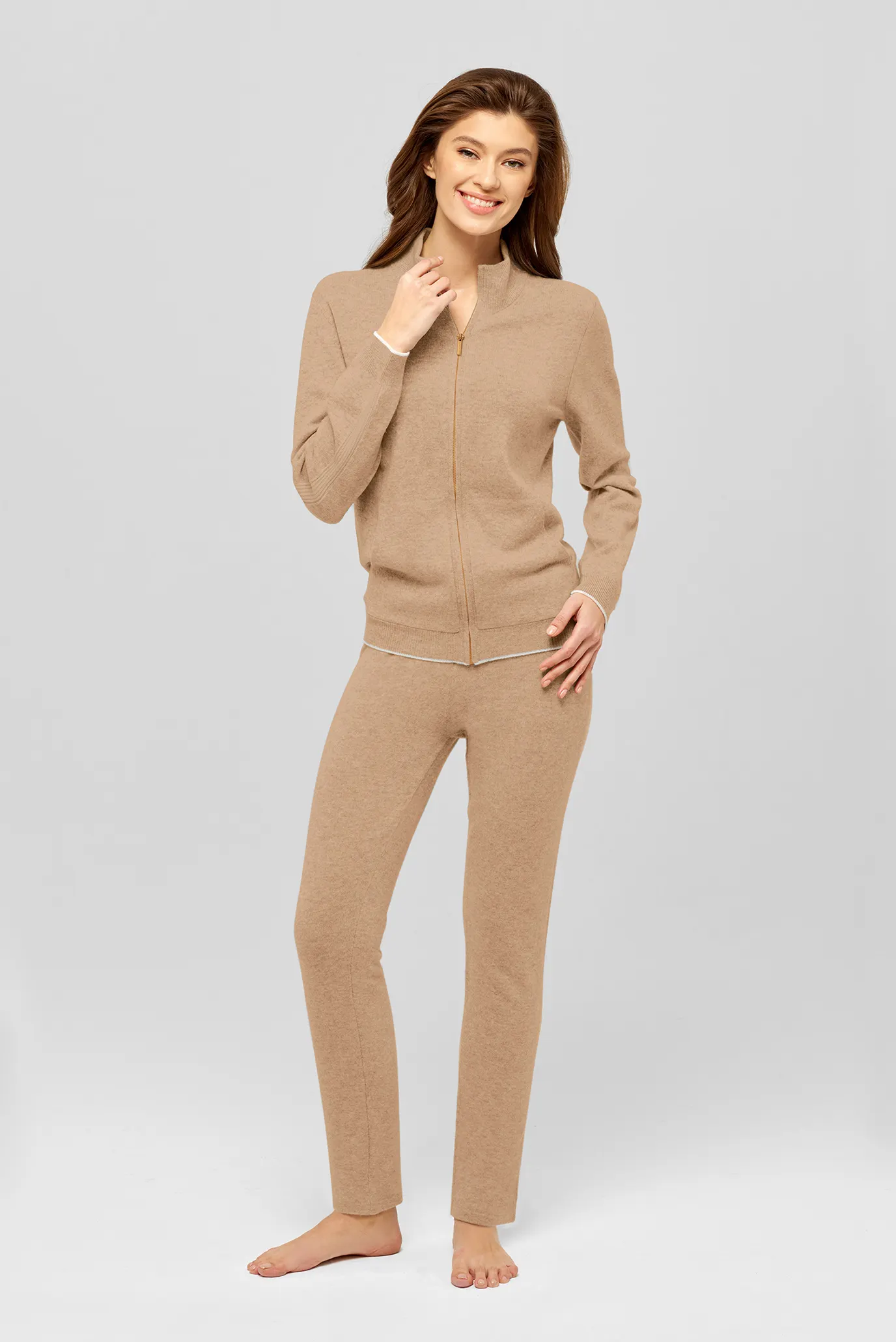 Жіночий бежевий кашеміровий кардиган 2