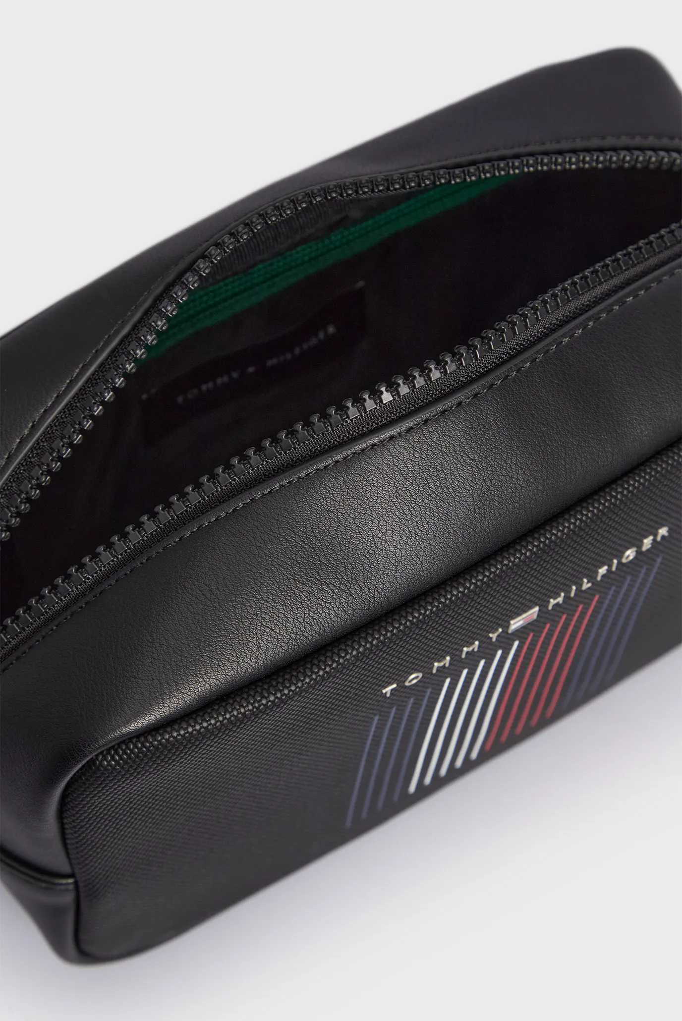 Чоловічий чорний несесер TH FOUNDATION WASHBAG 5