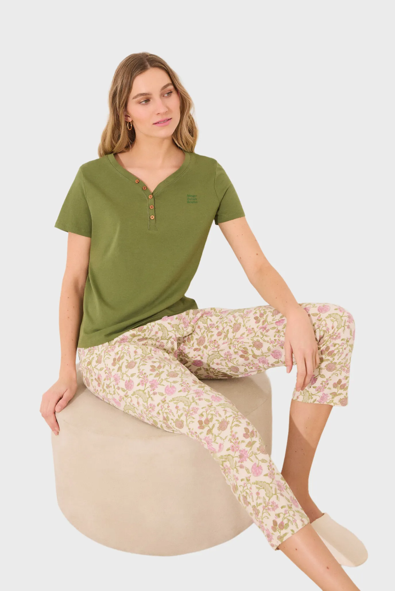 Жіноча зелена футболка 6