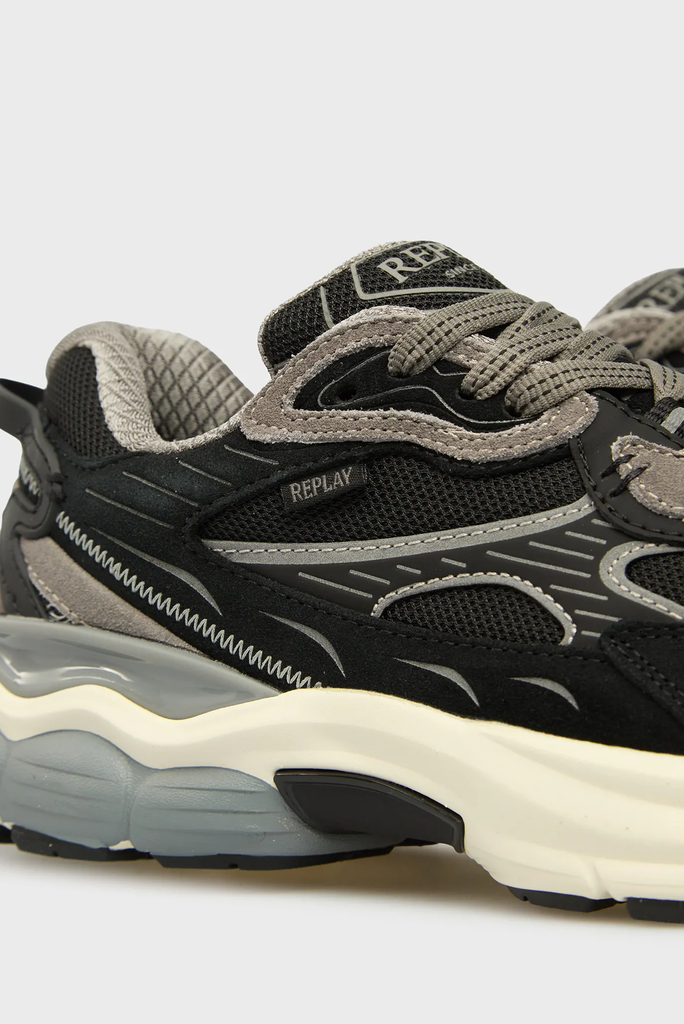 Мужские черные кроссовки 2