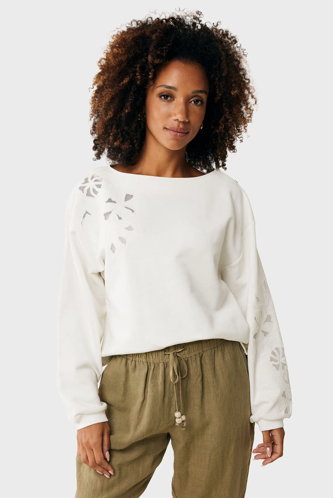 Жіночий білий світшот Boat neck embroidery sweat 1