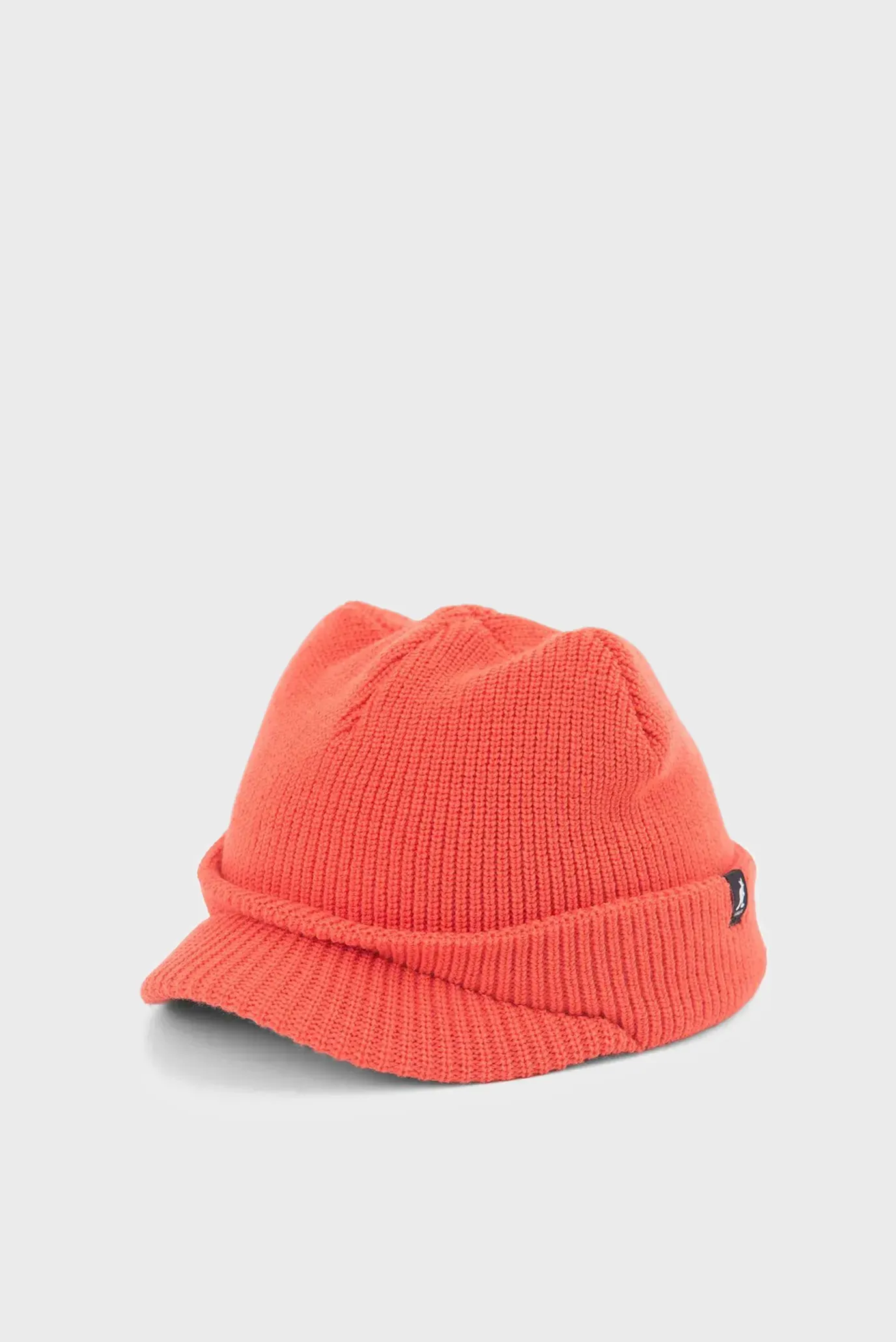 Женская коралловая шапка 3