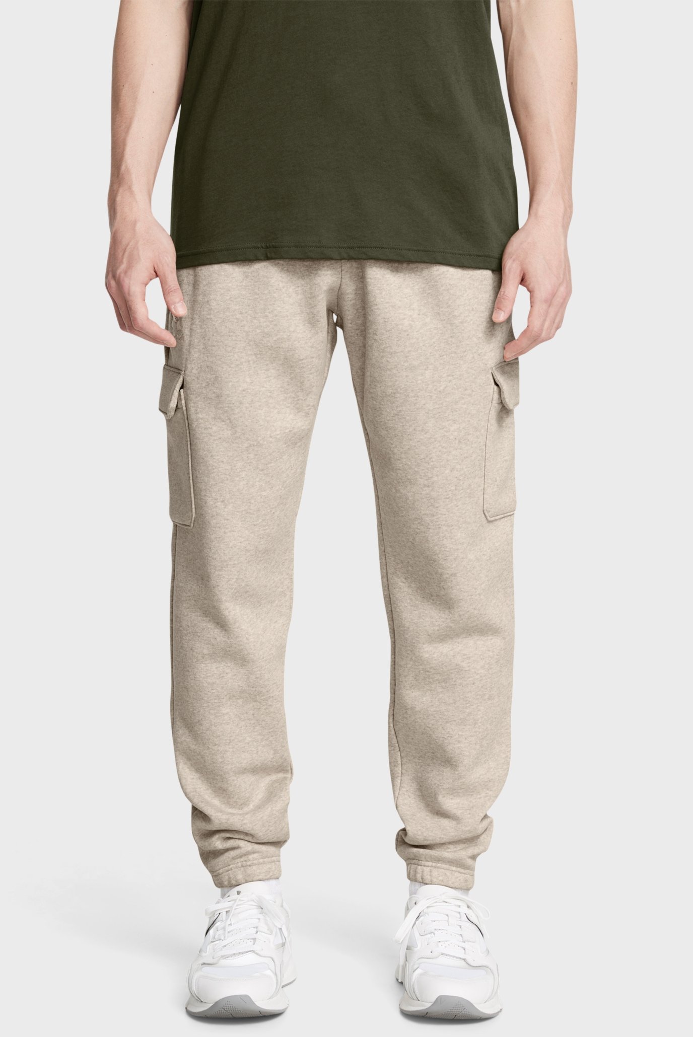 Чоловічі бежеві спортивні штани UA Essential Flc Cargo Pant 1