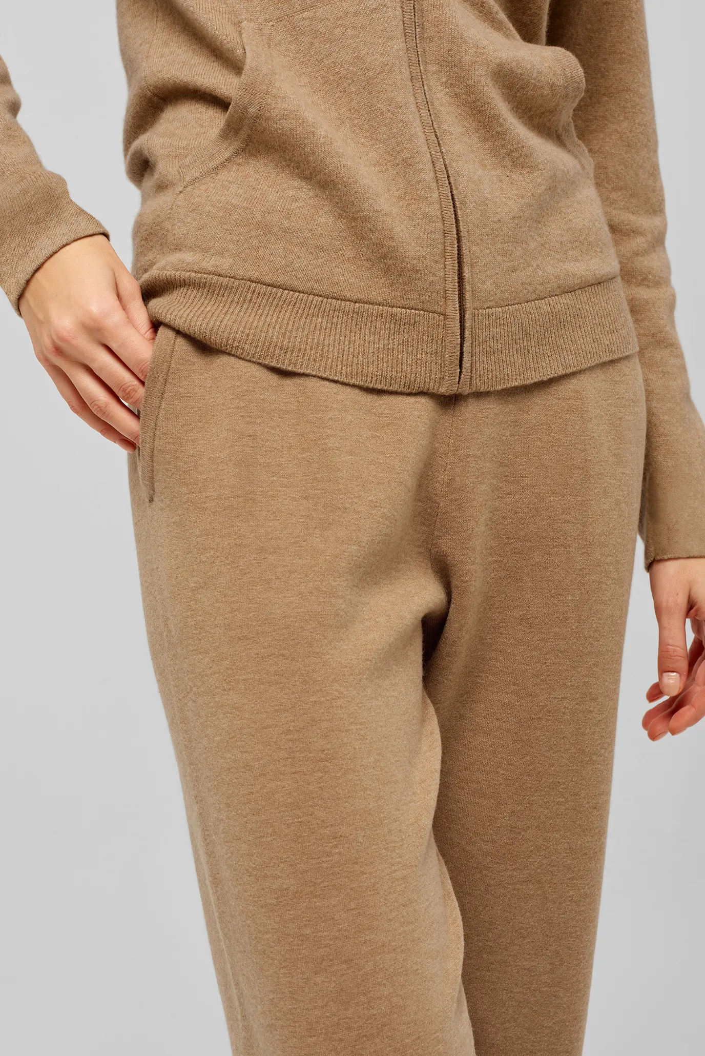 Жіночі бежеві вовняні брюки 4