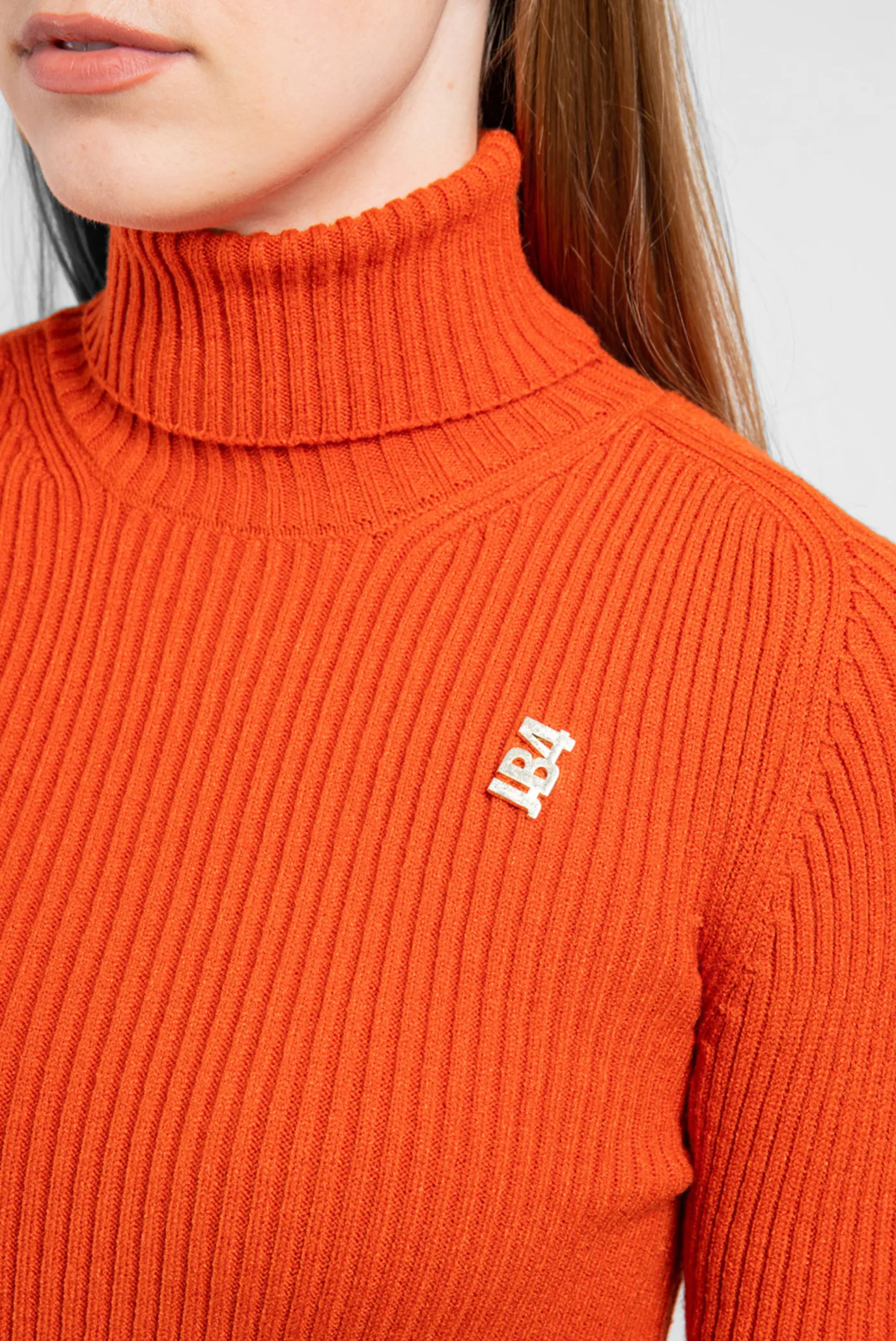 Женский оранжевый гольф 3