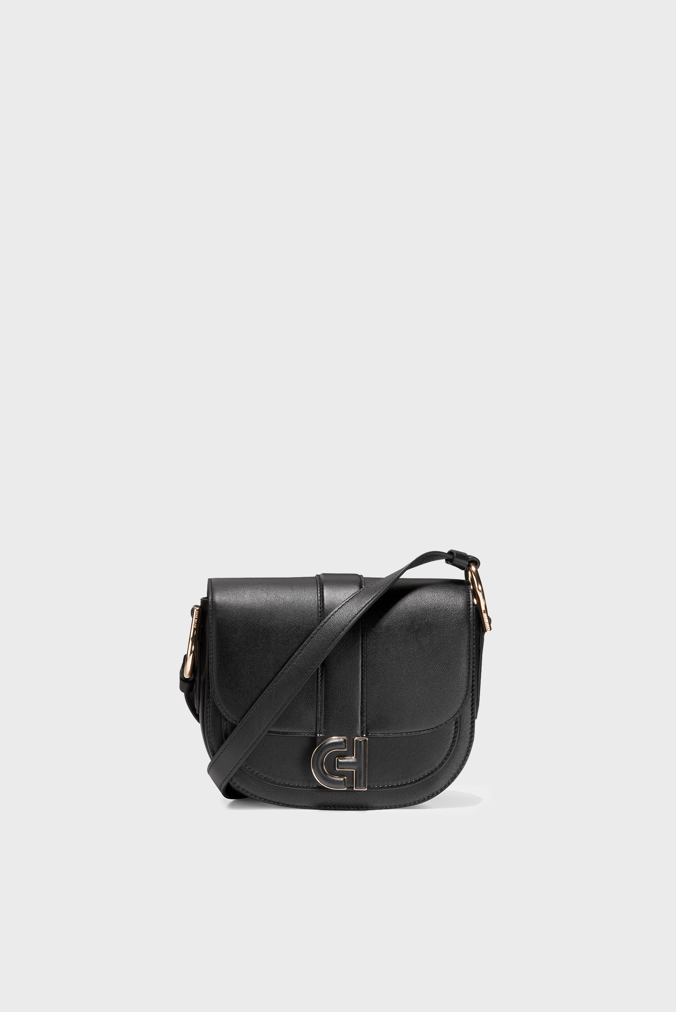 Женская черная кожаная сумка Essential Mini Saddle Bag 1