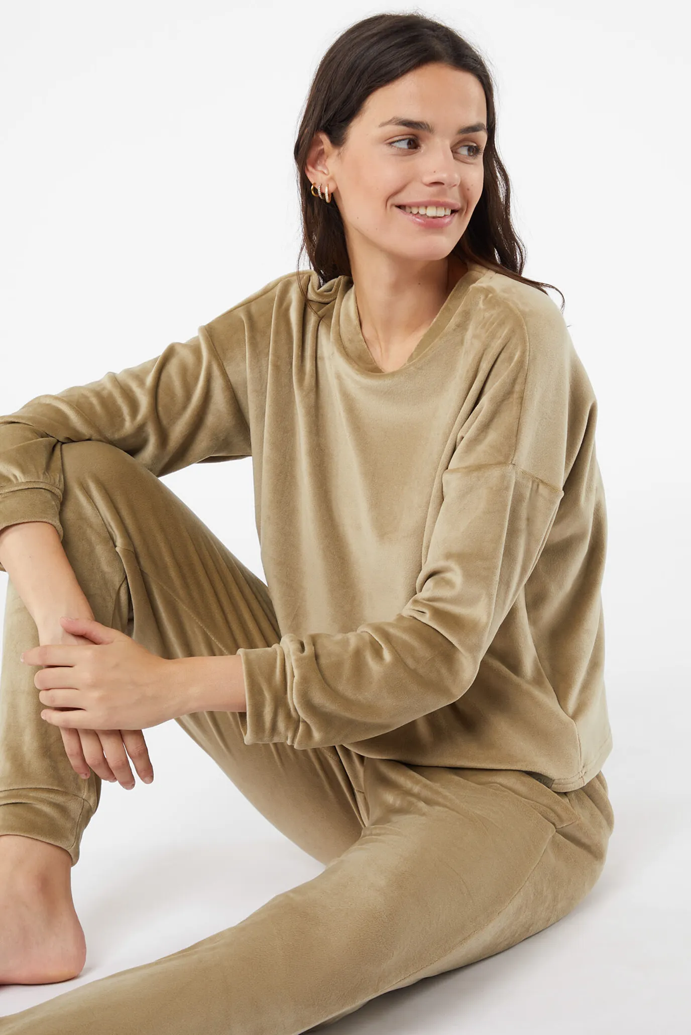 Жіночий оливковий оксамитовий світшот BERTY 2