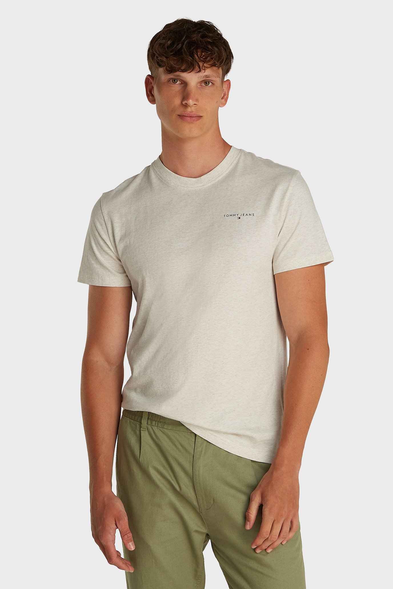 Мужская светло-серая футболка SLIM LINEAR CHEST SS TEE EXT Серый S Tommy Jeans DM0DM21188 Мужская светло-серая футболка SLIM LINEAR CHEST SS TEE EXT Серый S Tommy Jeans DM0DM21188