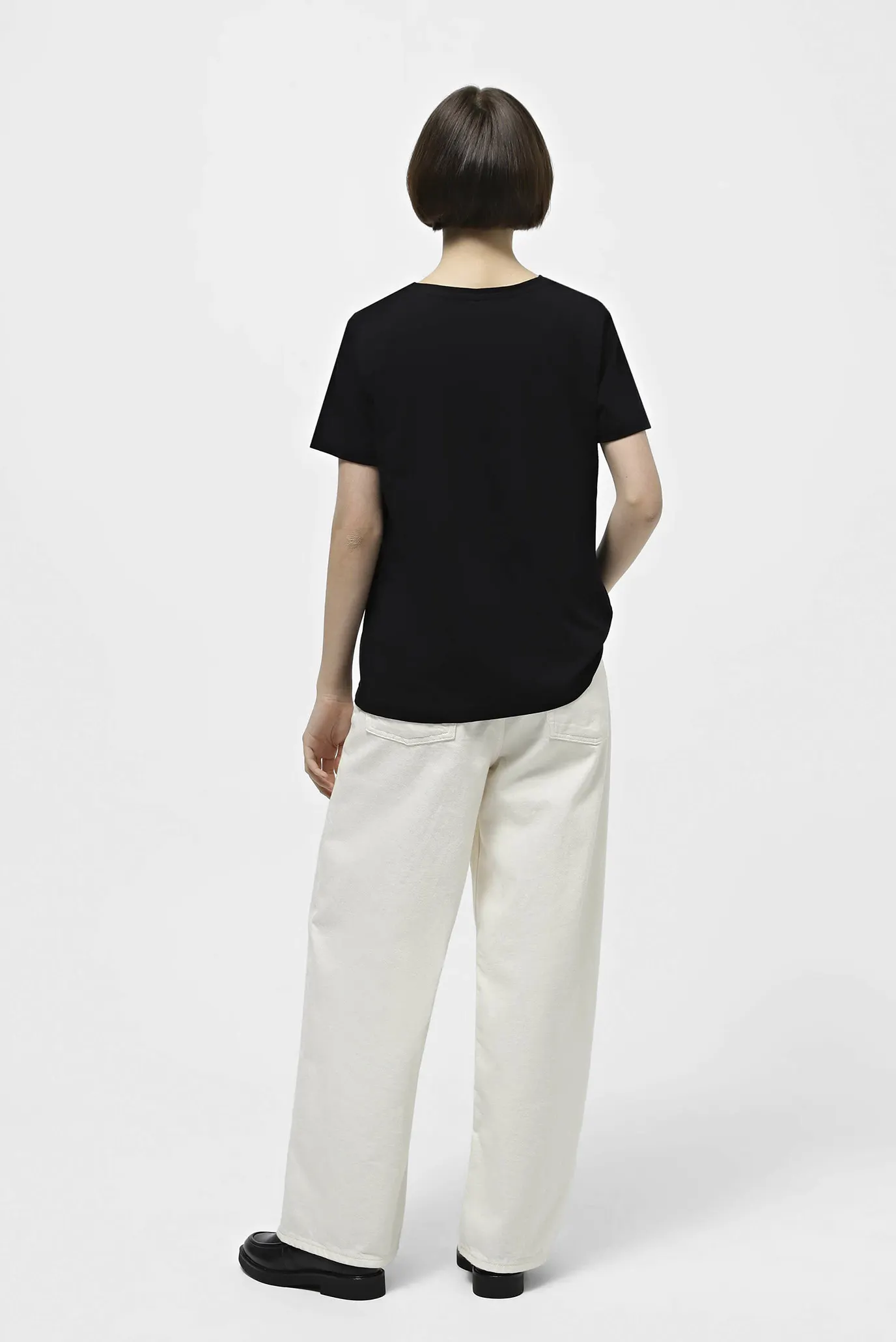 Женская черная футболка 3