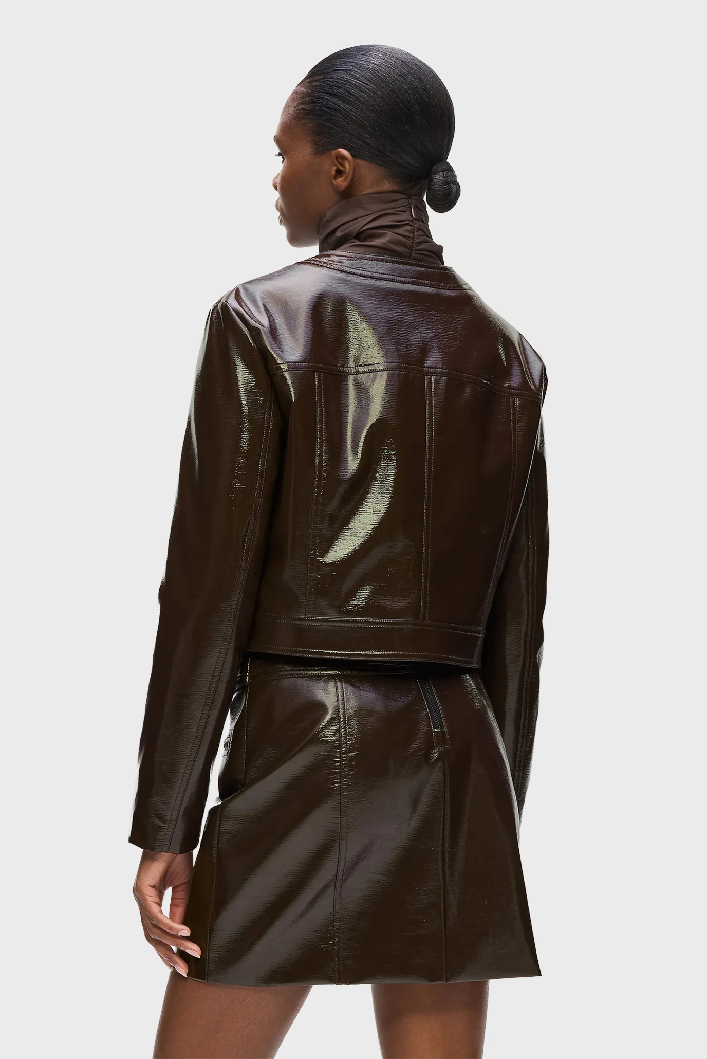 Женская темно-коричневая куртка patent 3