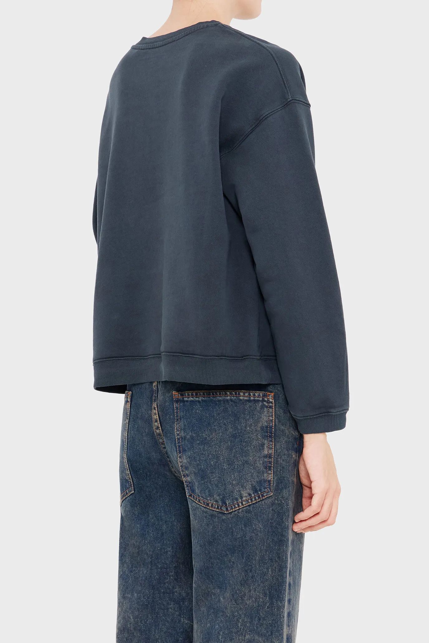 Жіночий чорний світшот 3